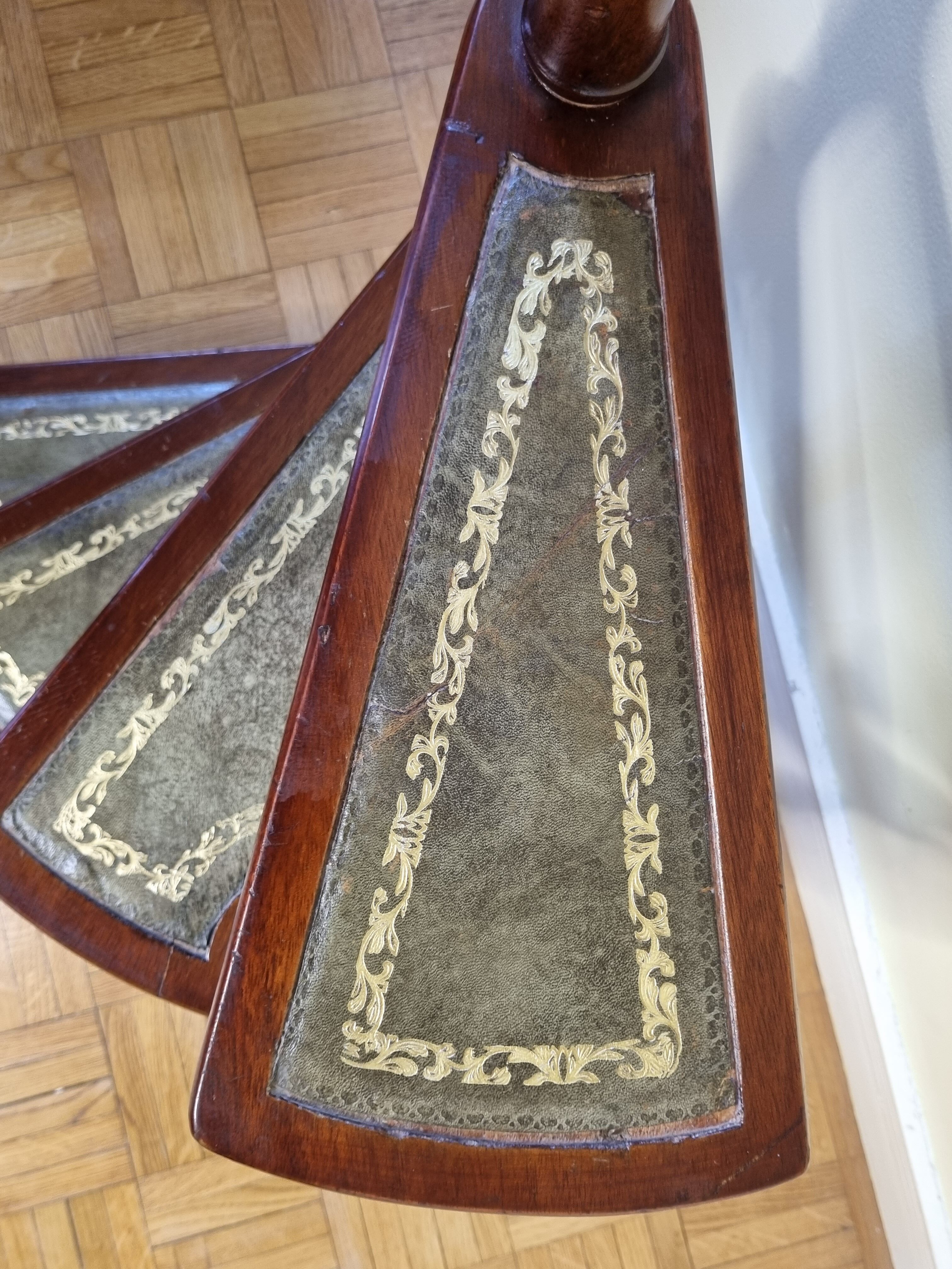 Victorian style mahogany style library staircase circa 1900, 118 cm