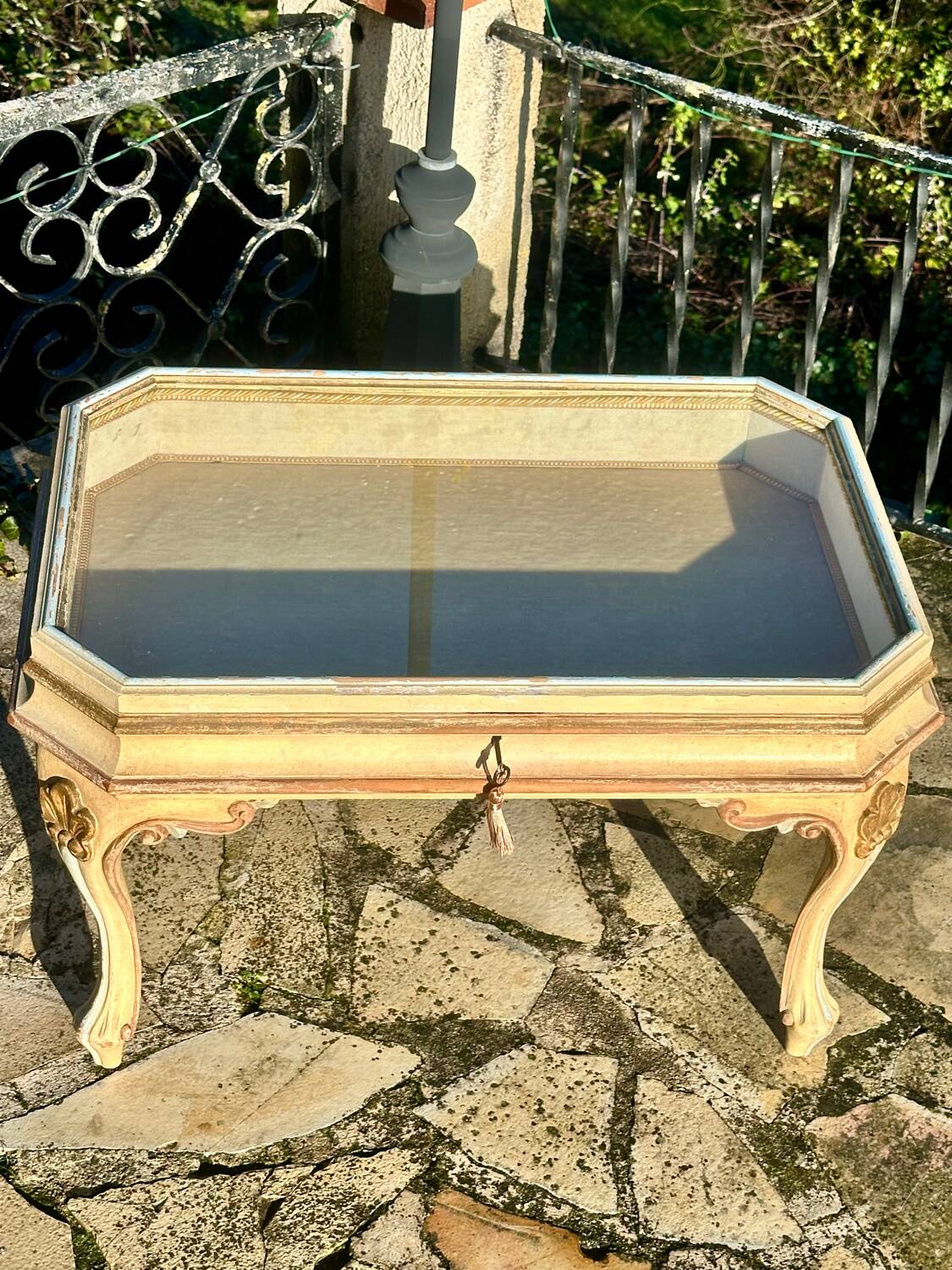 Coffee table/display cabinet in painted polychrome wood.