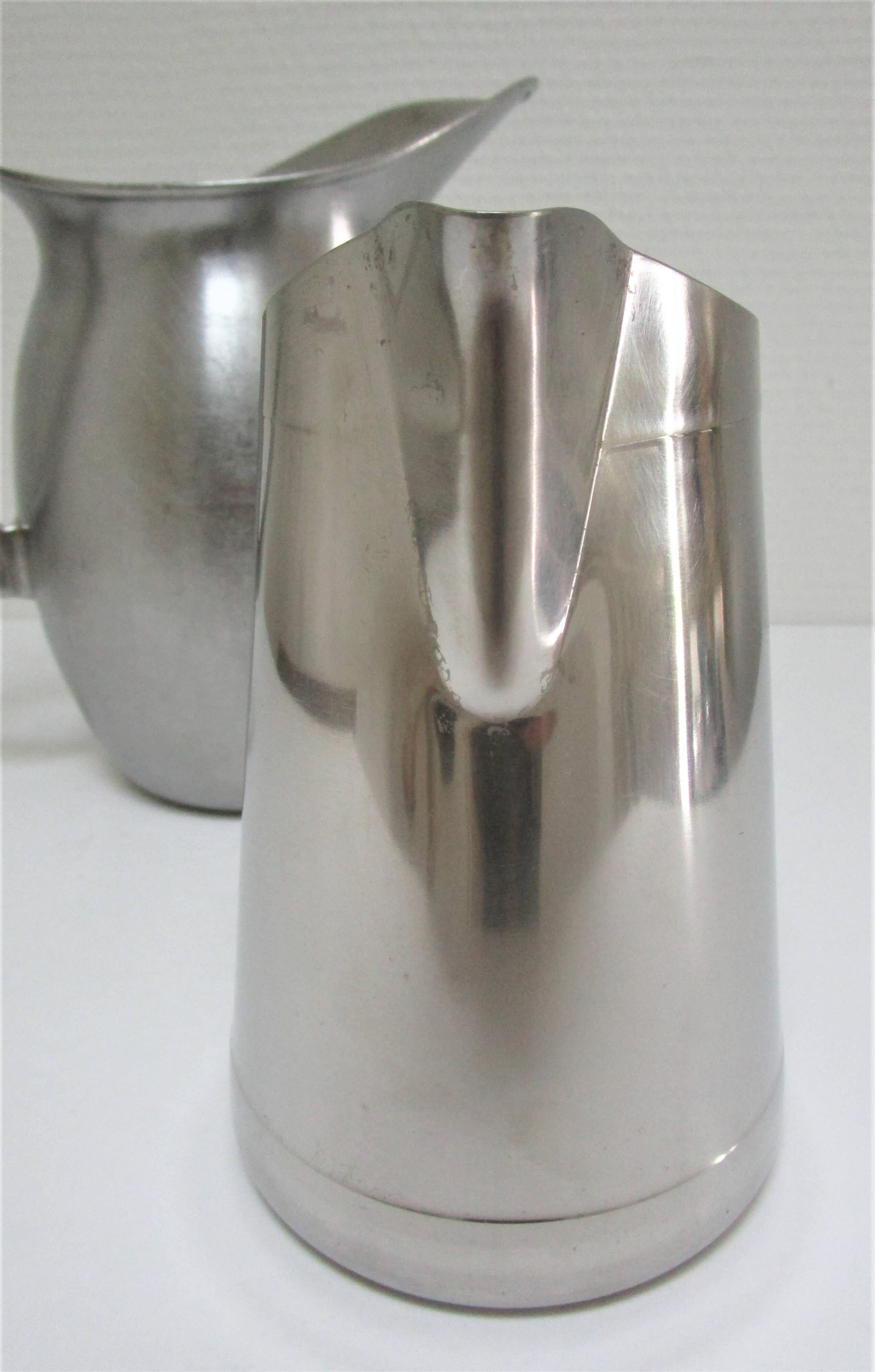 Deux pichets inox Vollrath Hallins vintage