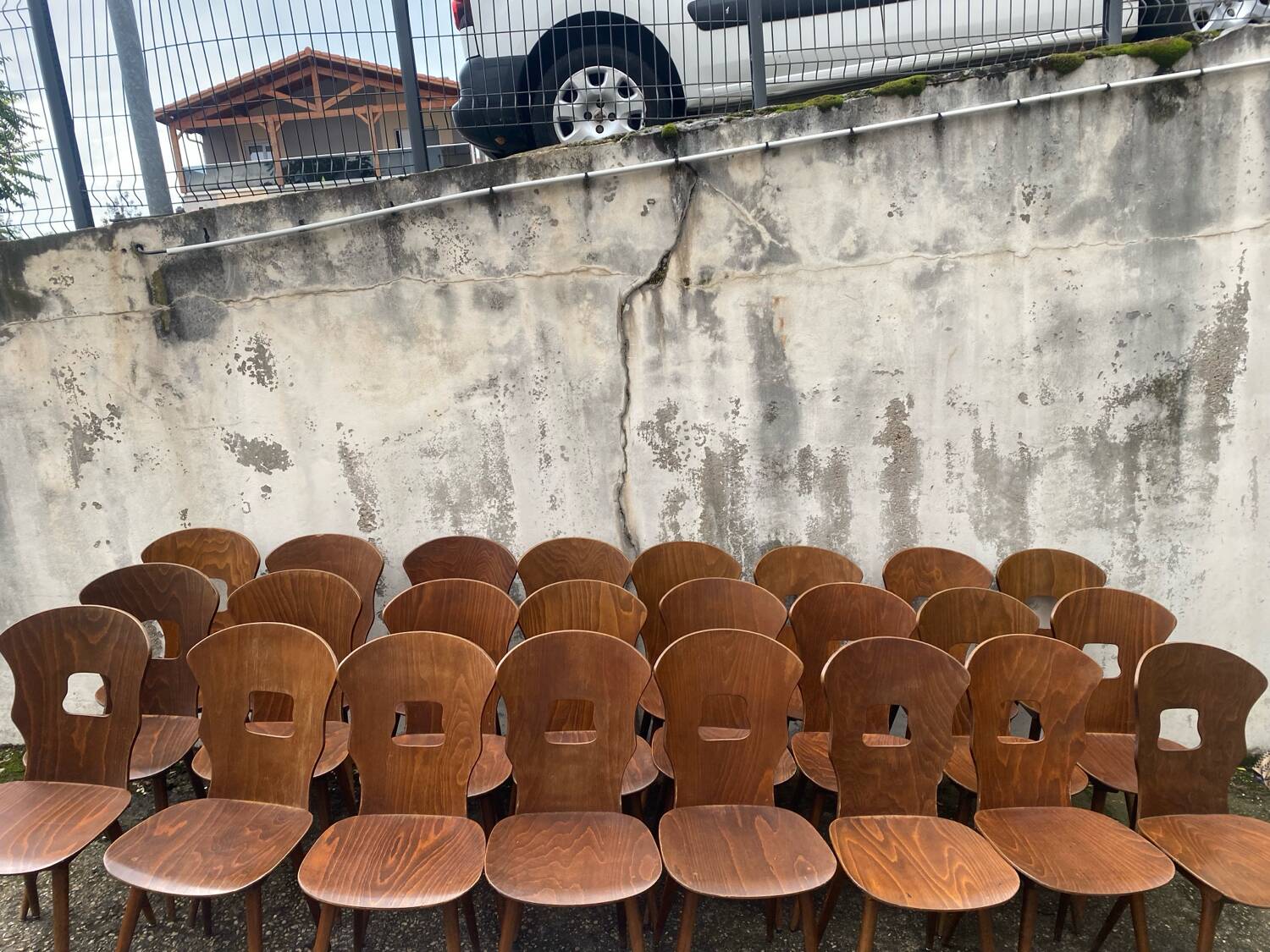 24 chaises bistrot Baumann, modèle Gentiane