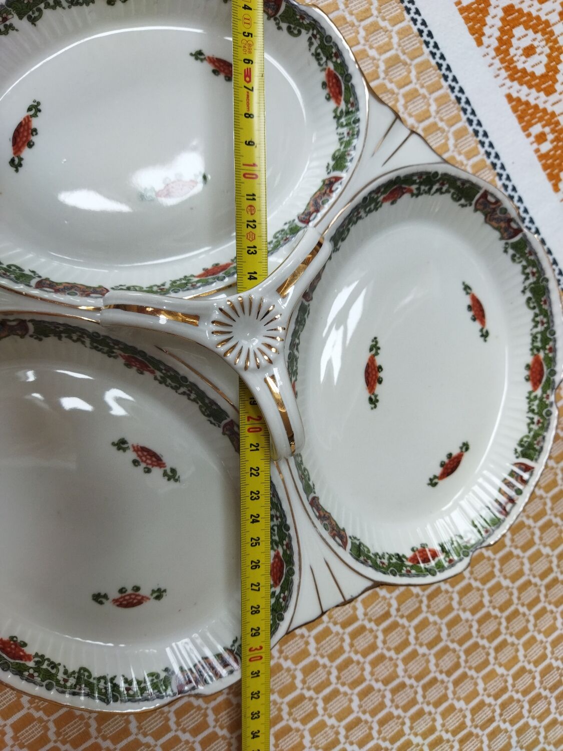 Porcelain beggar's dish