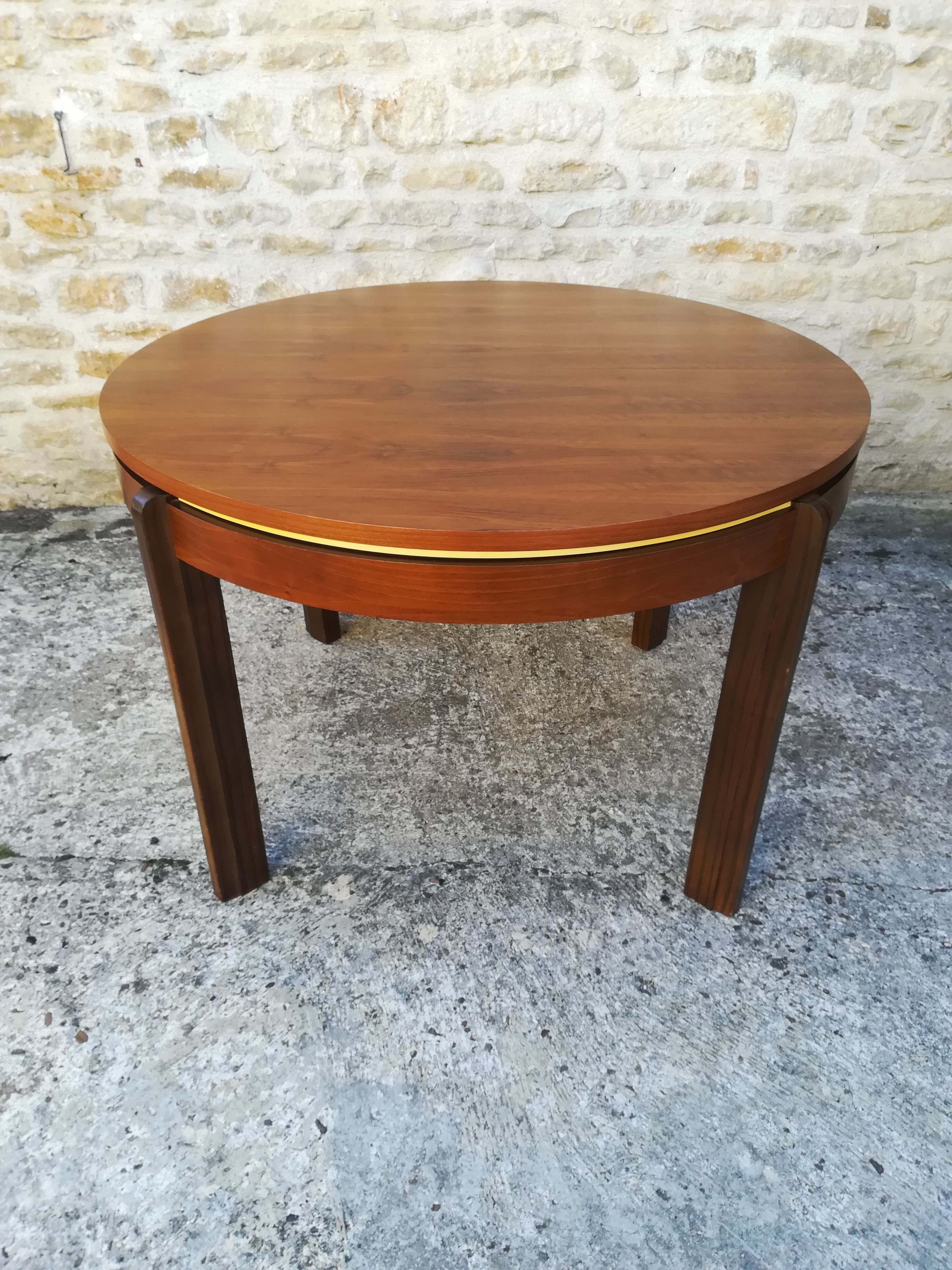 Round table with an extension