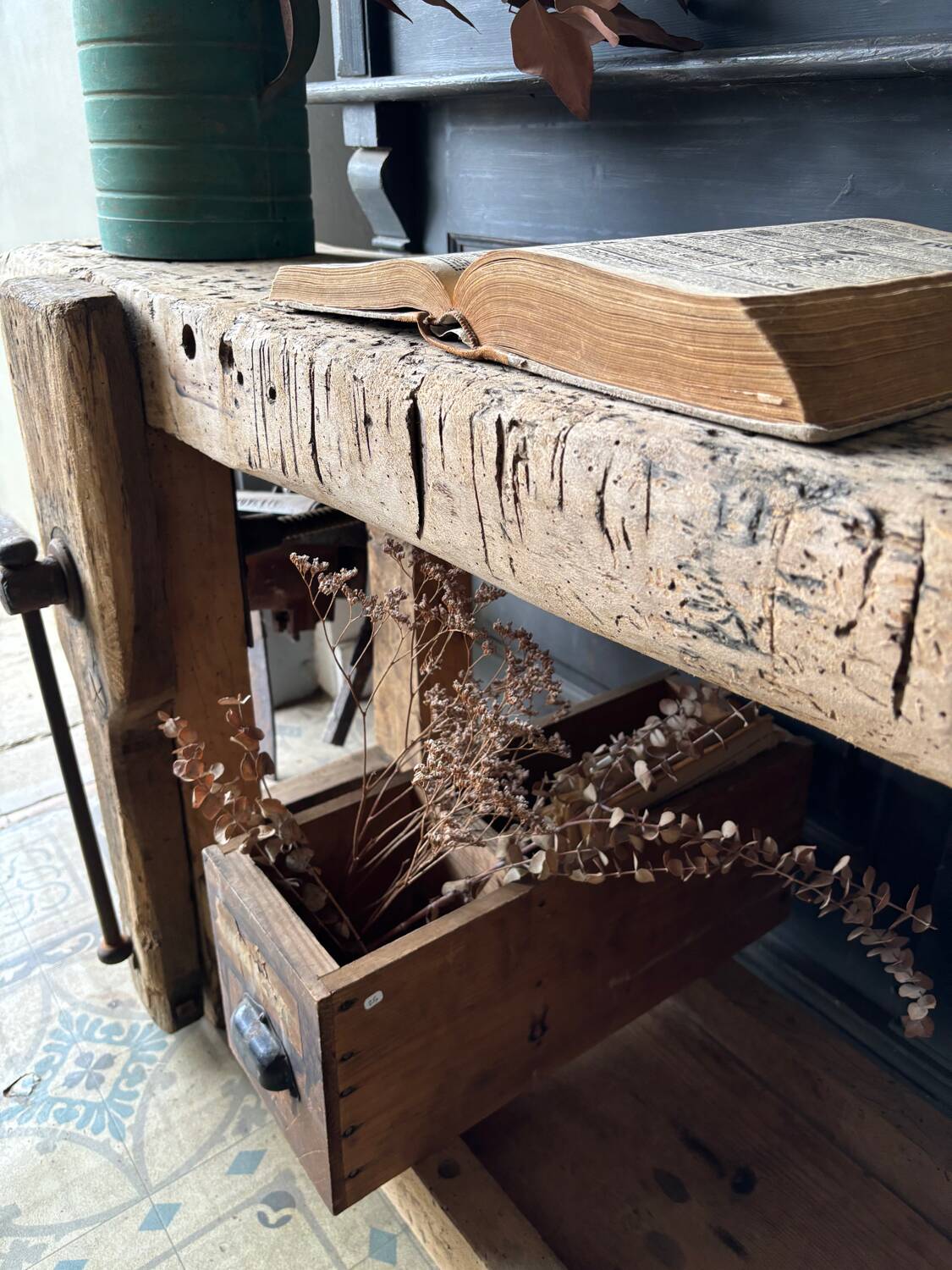 Carpenter's workbench