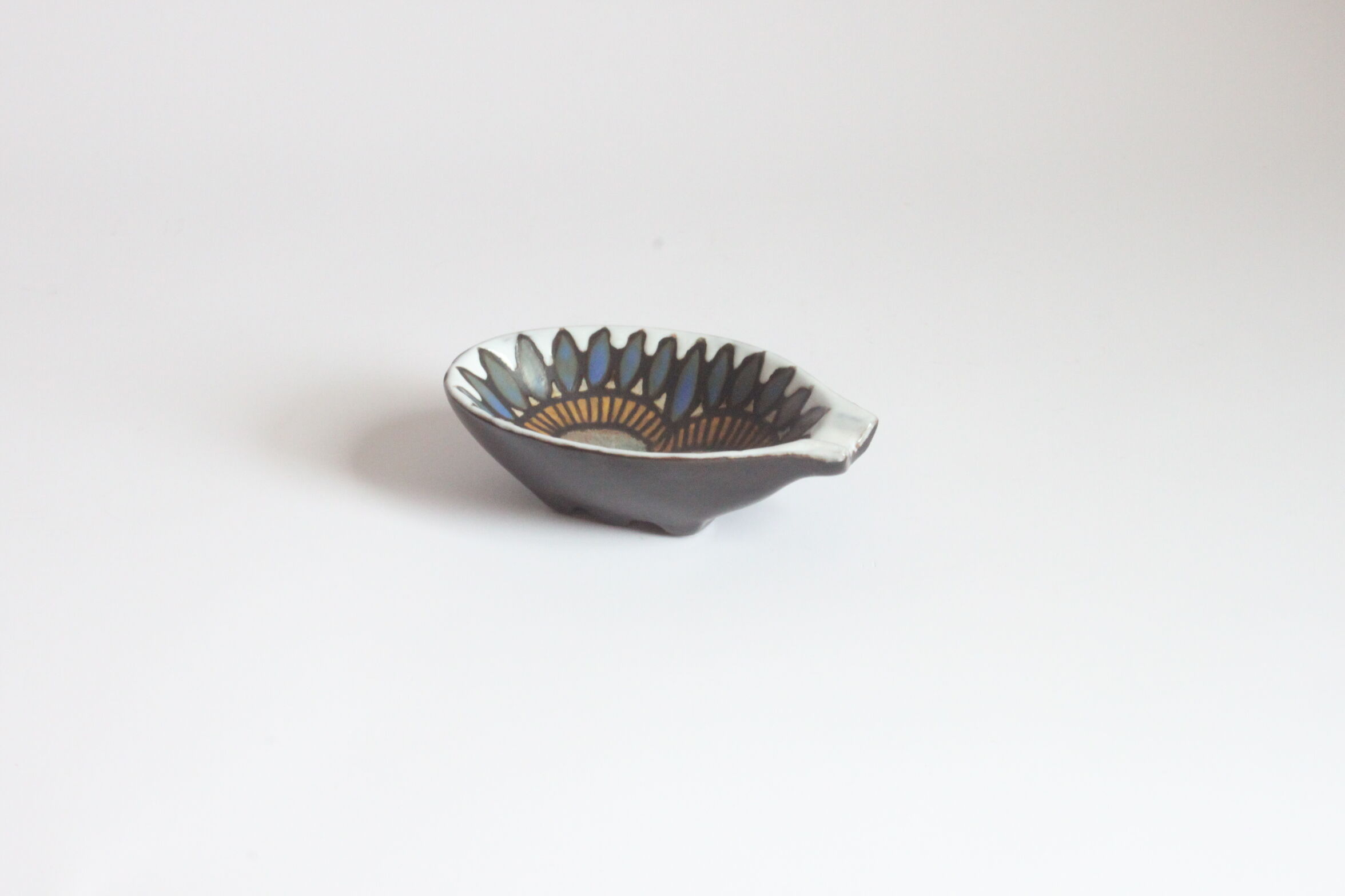Mid century modern ceramic hedgehog shaped ashtray, 1950s