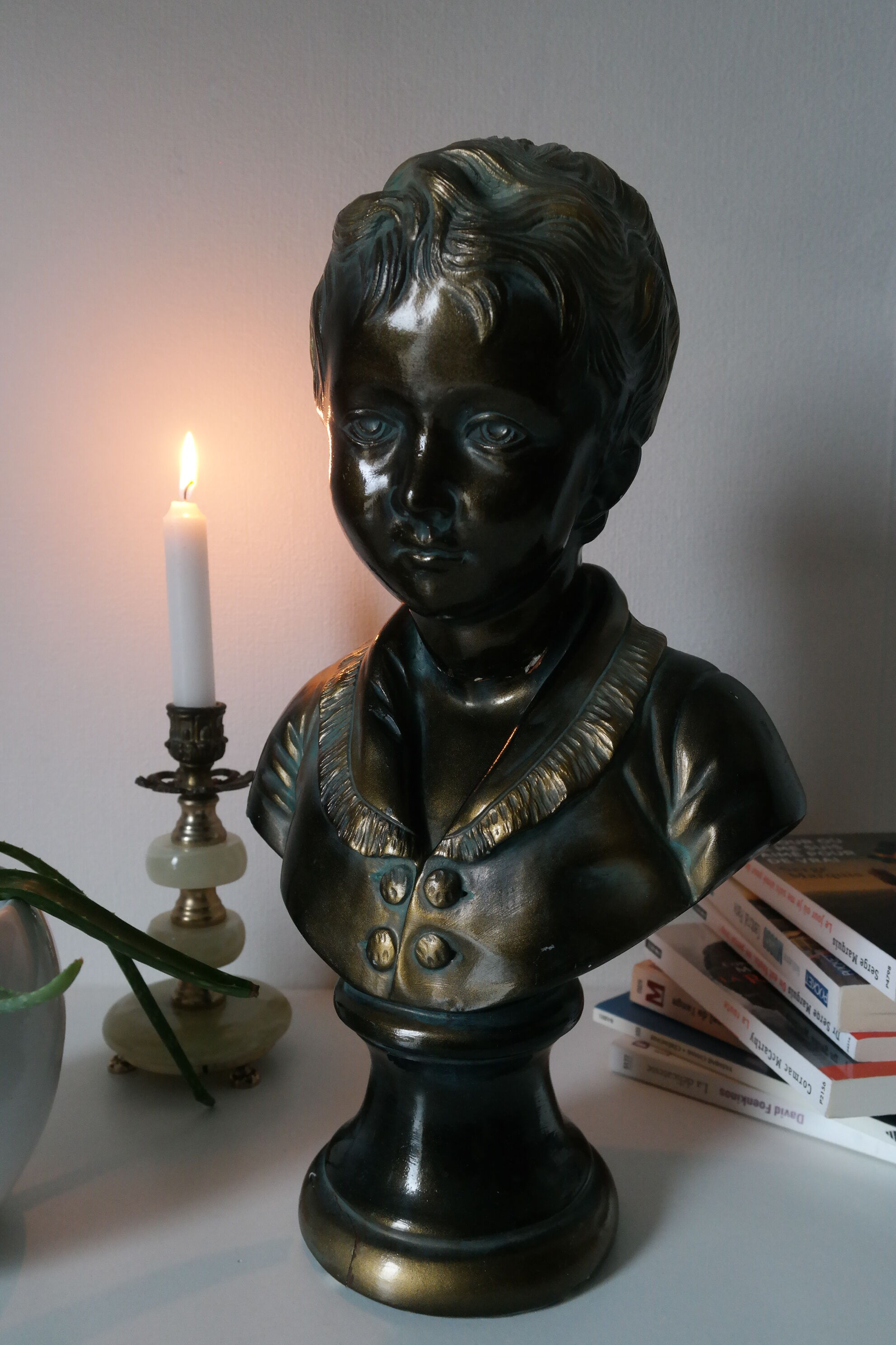 Buste en plâtre garçon patine bronze XXème