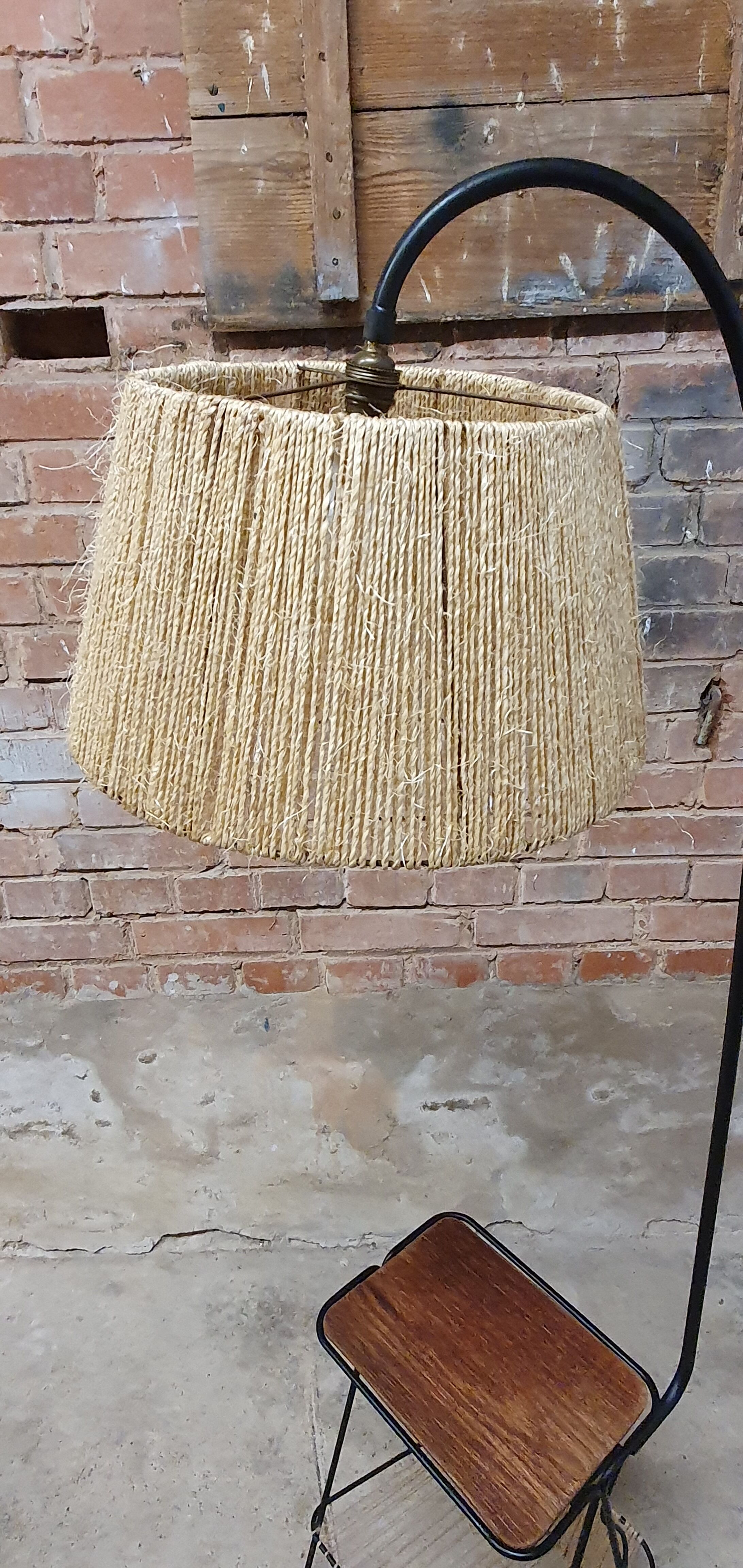Lampadaire cordage vintage porte revue