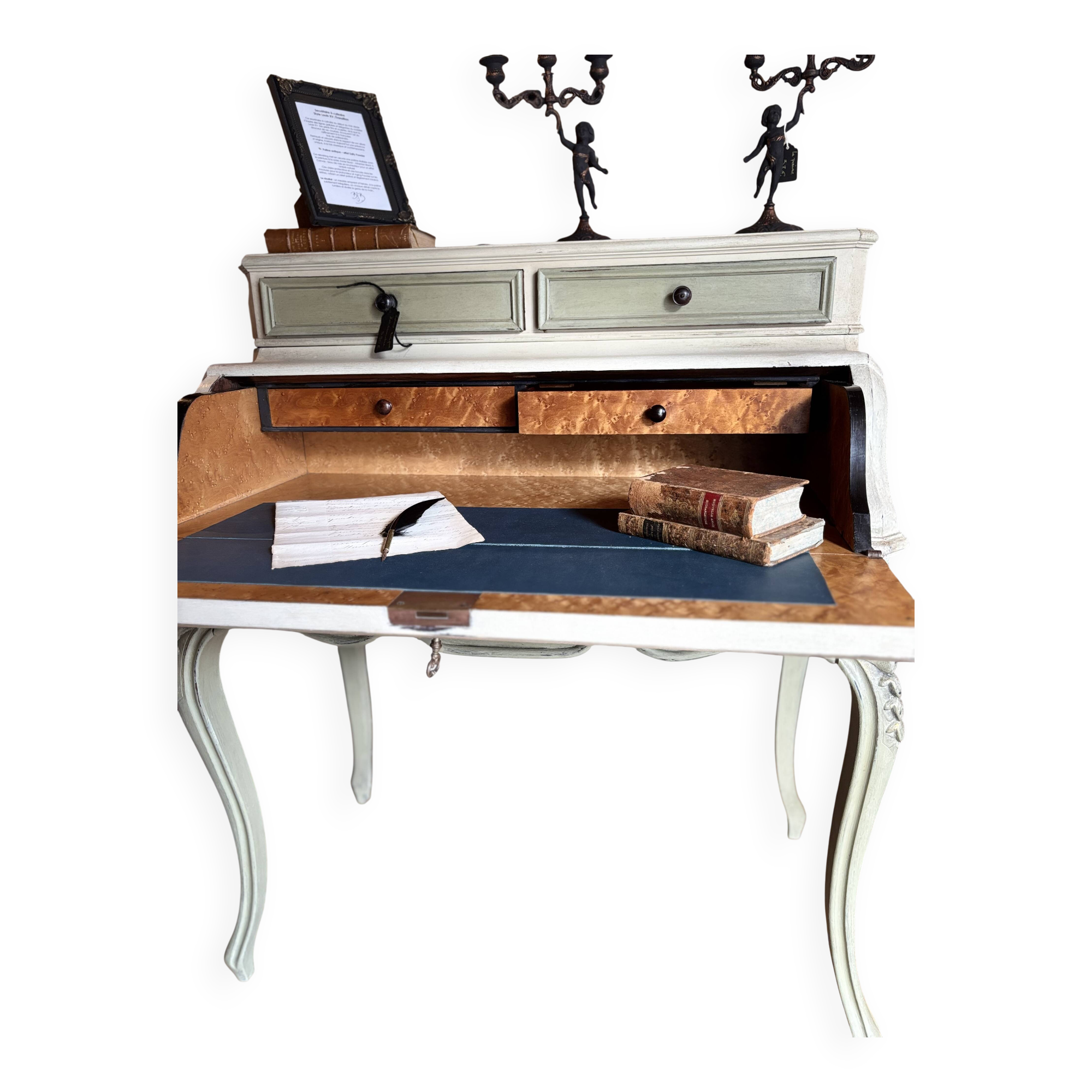 Cylinder desk, between light and the gentleness of time