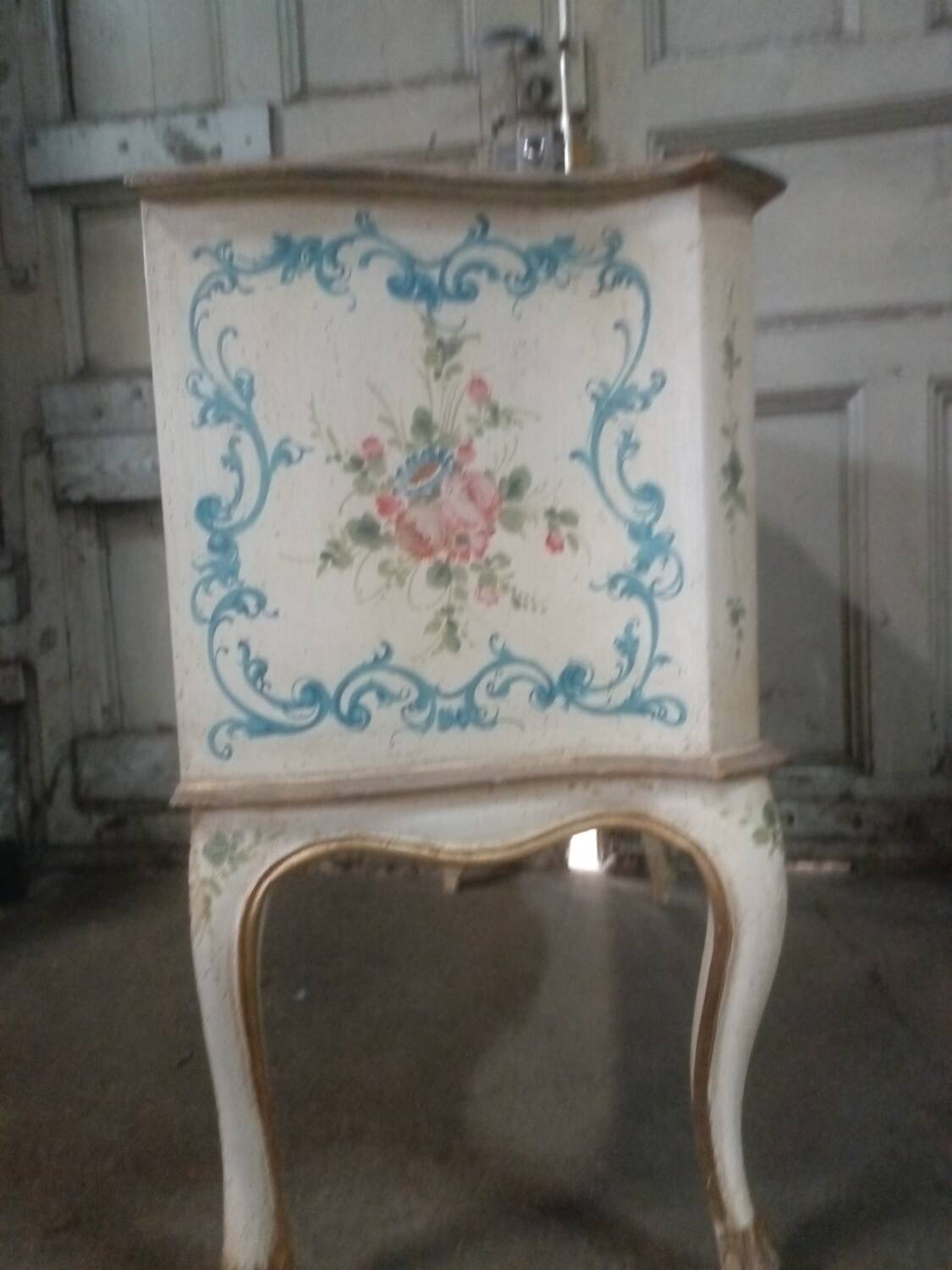 Italian painted chest of drawers