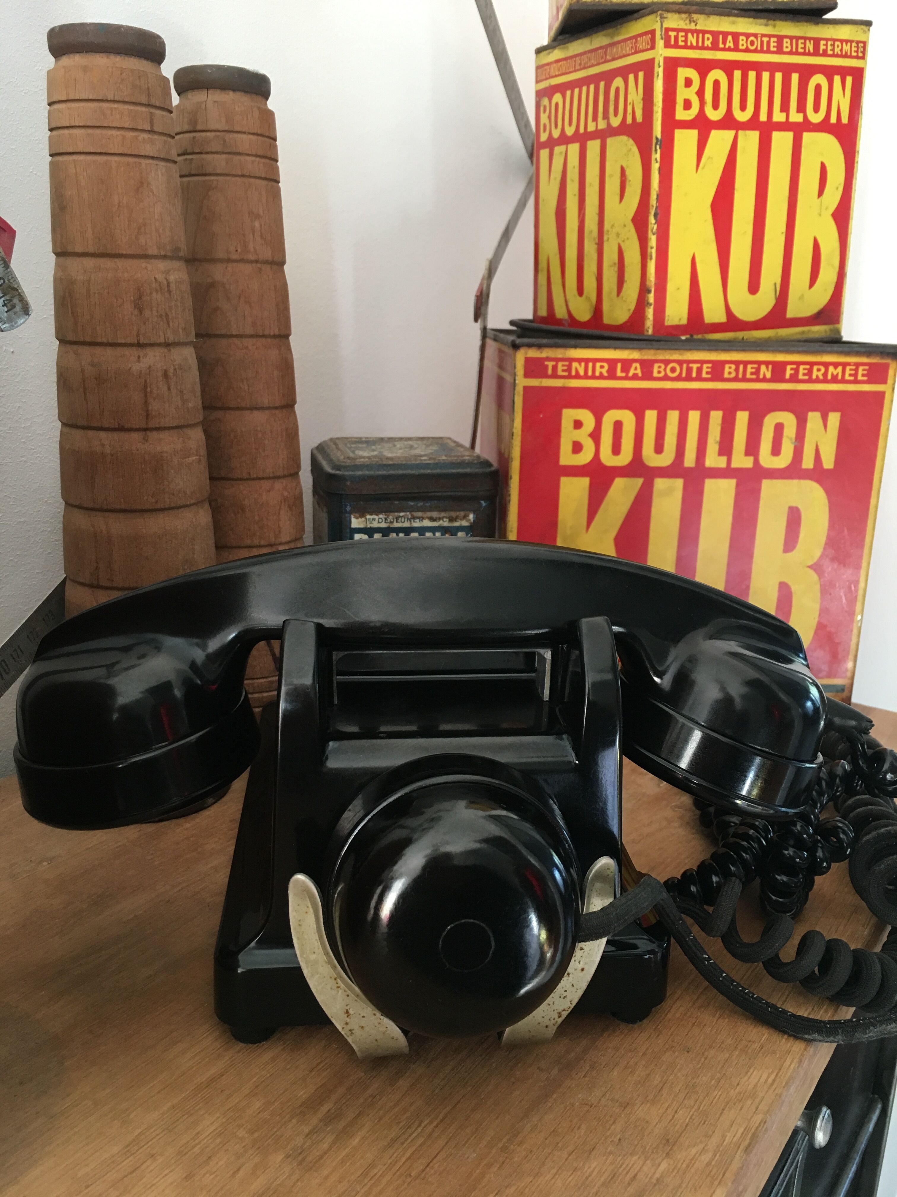 Telephone black bakelite littré