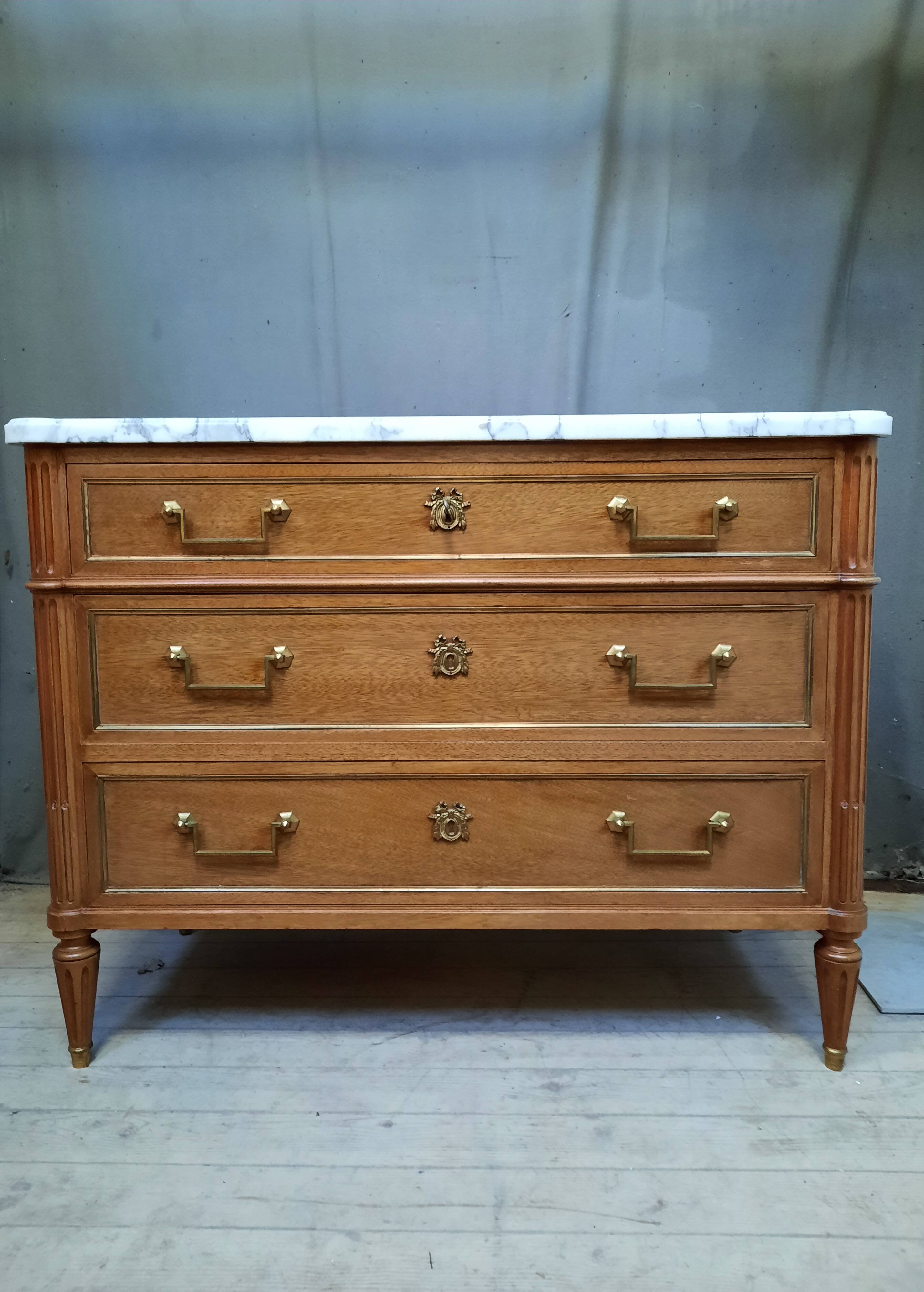 Commode  style Louis XVI