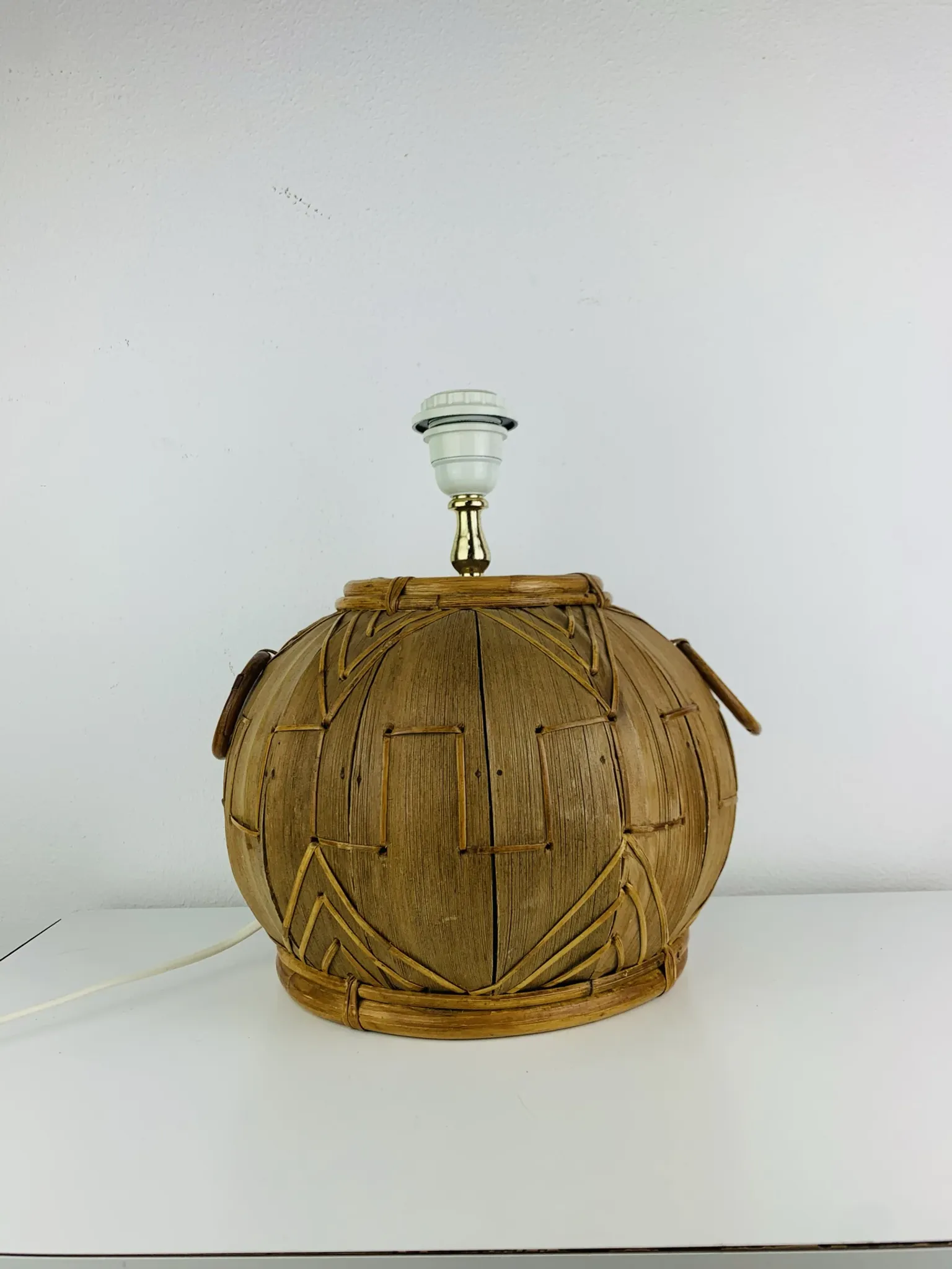Lampe boule en osier des années 60, style Jungle Chic