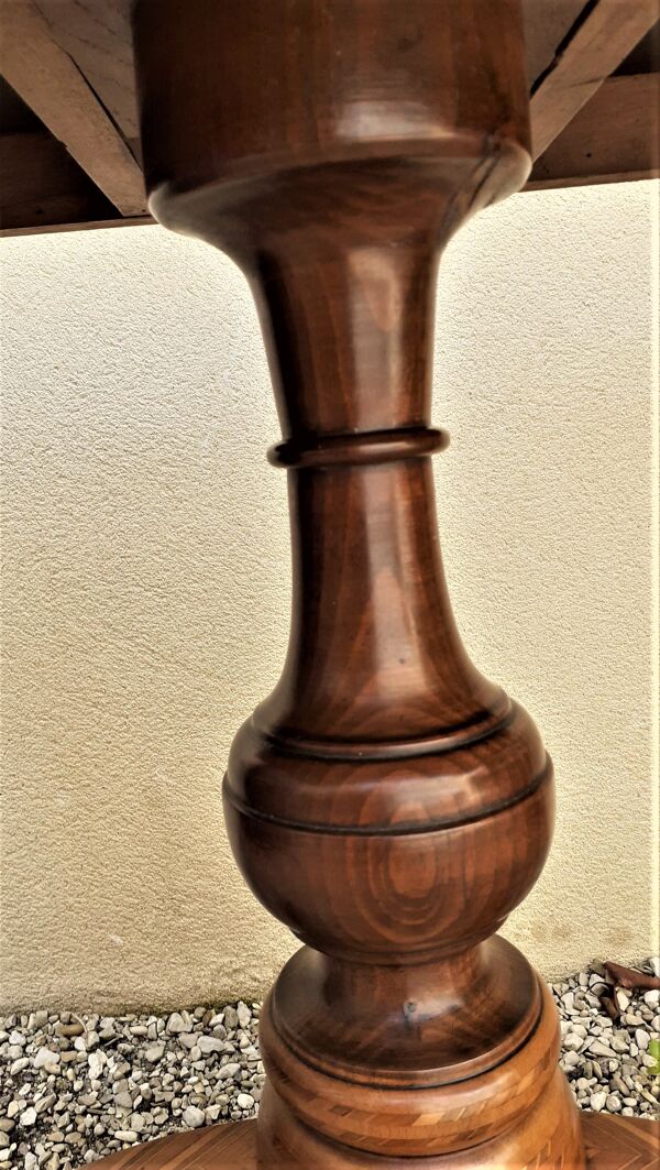 Guéridon époque XIXe siècle rectangulaire à fut central ,plateau en marqueterie  à décor géométrique