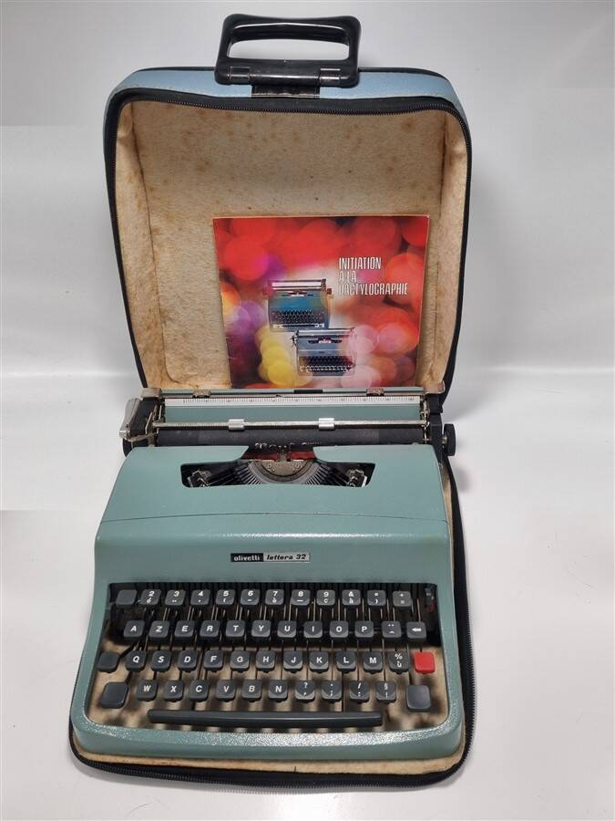 Olivetti Lettera 32 typewriter