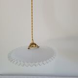 Serrated opaline suspension