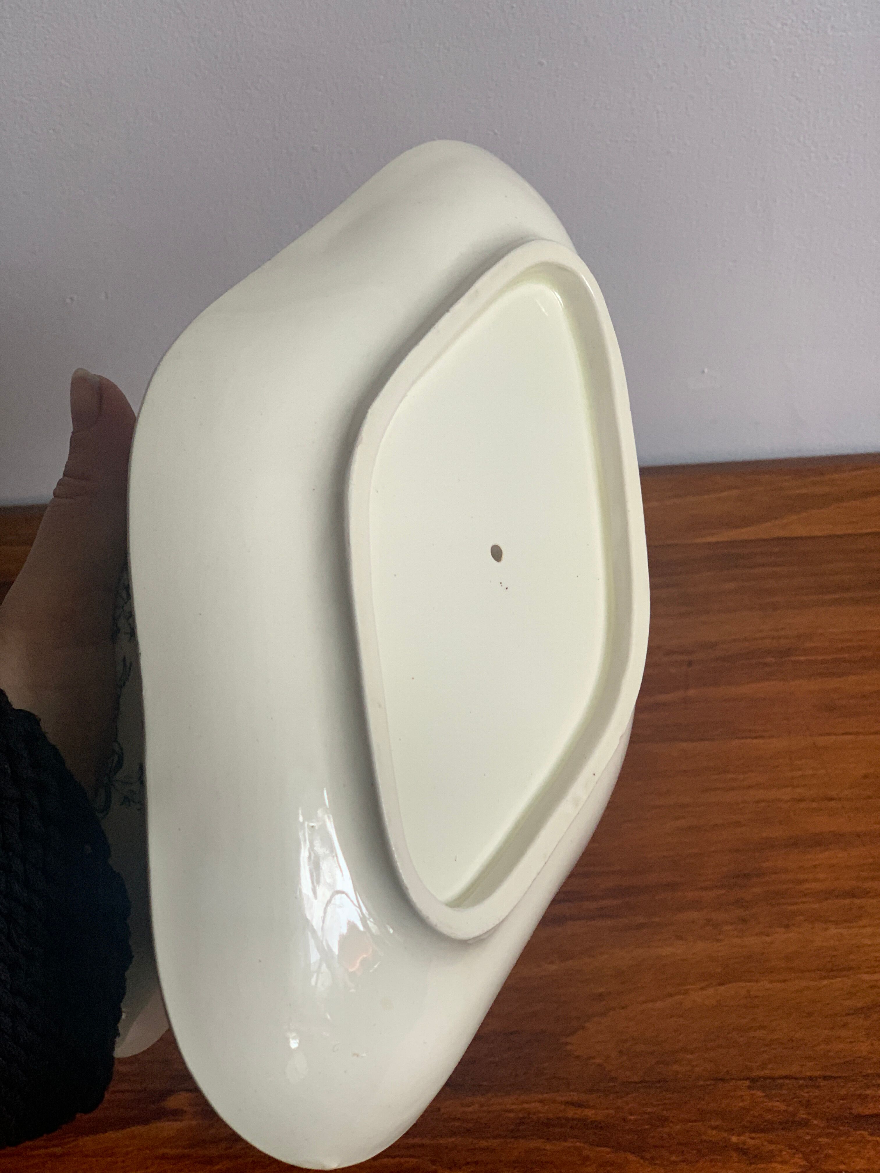 Iron earth gravy boat