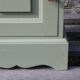 Chevet vintage en pin rénové – Vert Lézard Pure & Paint – Plateau bois natu
