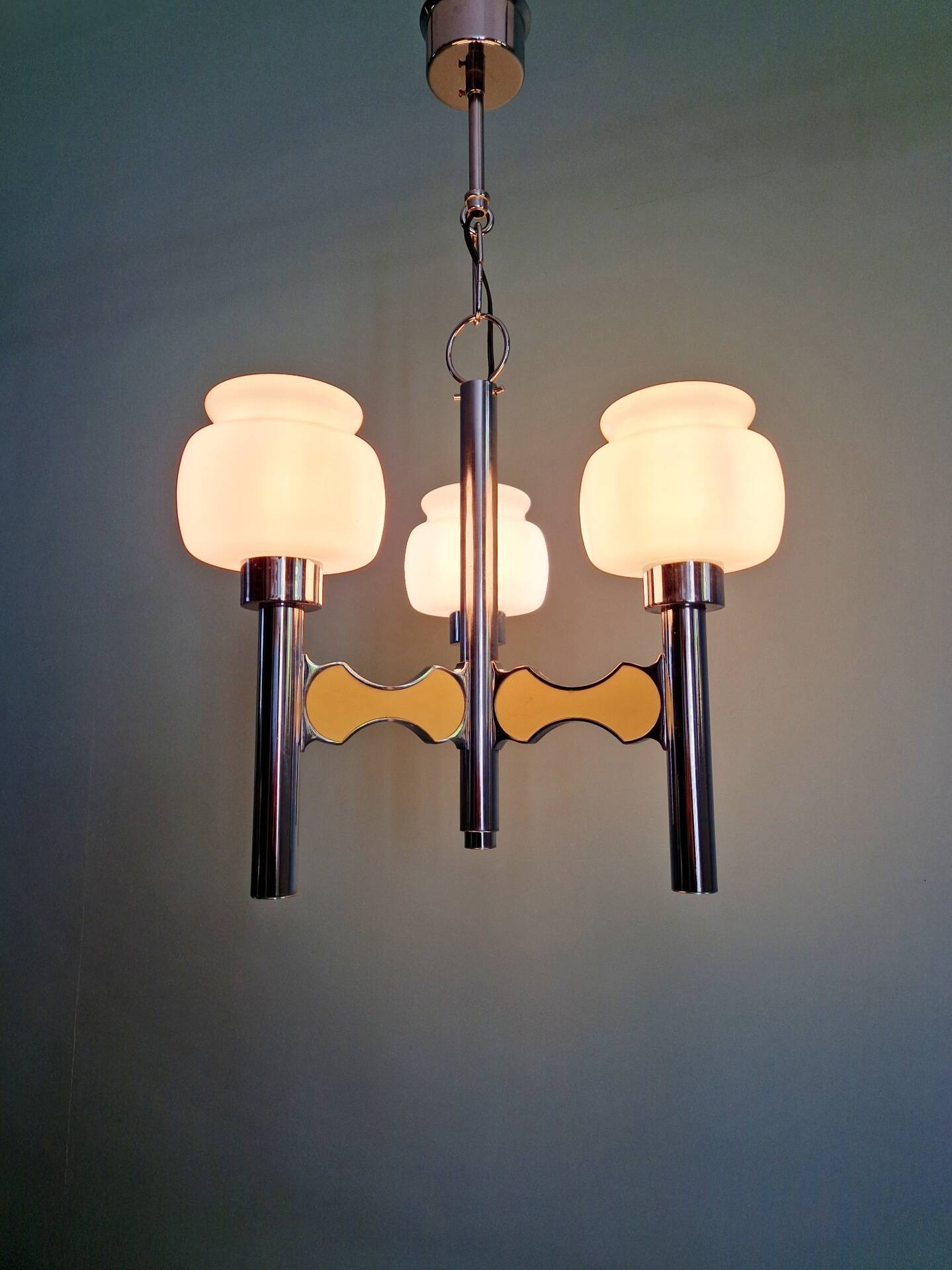 Lustre Space Age in chrome metal and opaline, G. Sciolari, 1970
