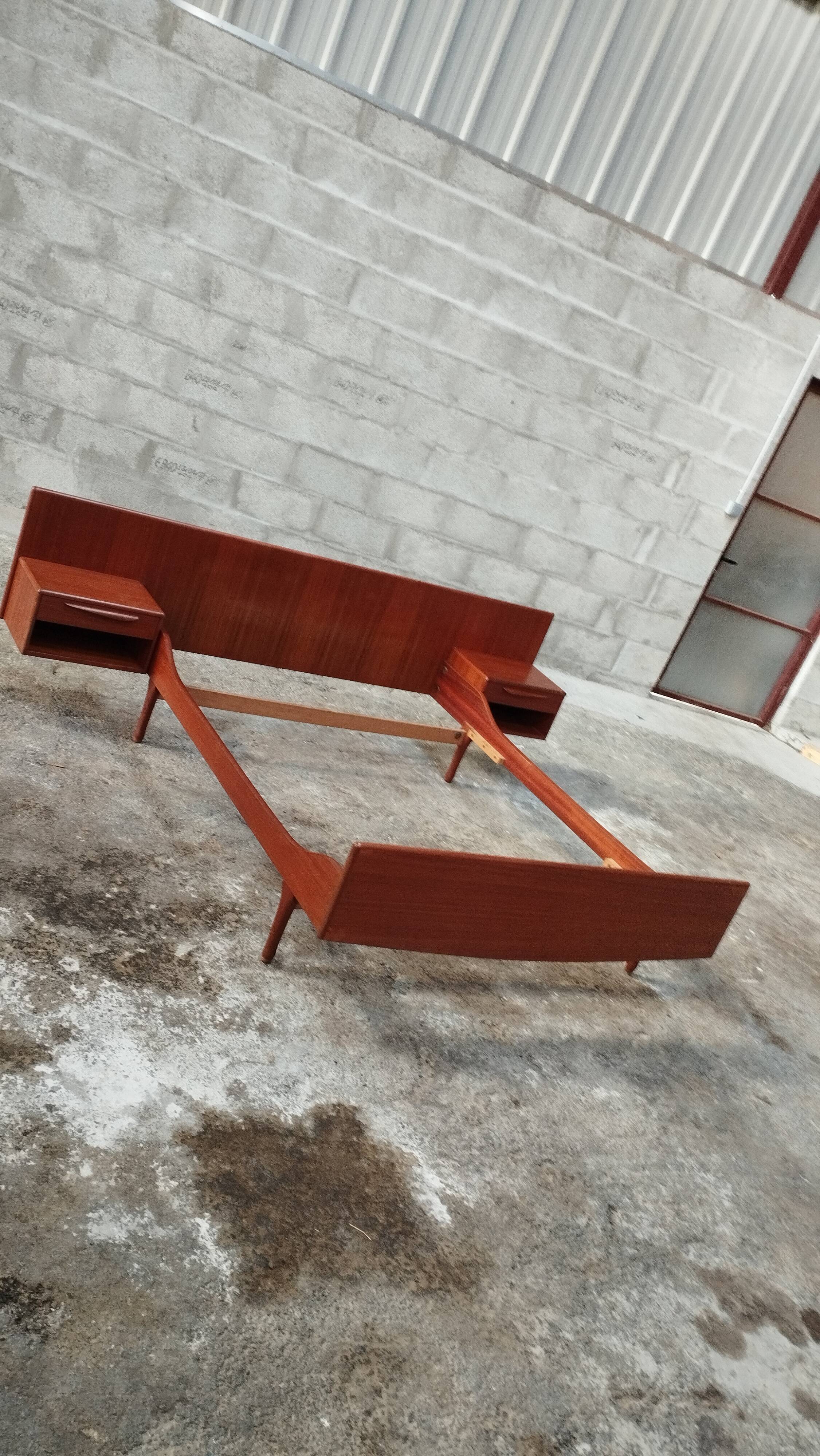 Vintage teak bed 2 places