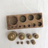 Vintage brass scale weight lacks 4 weights
