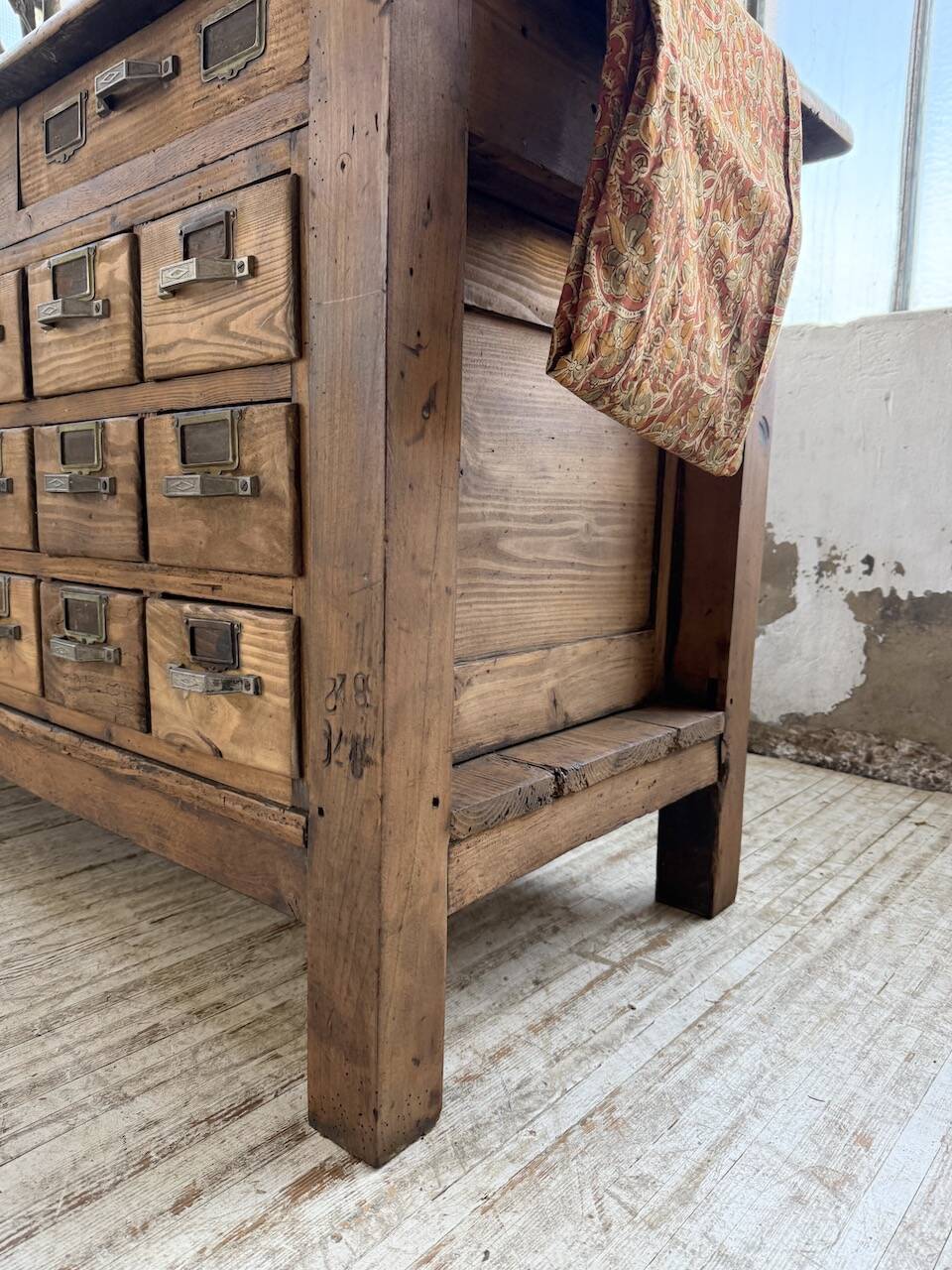 Comptoir, îlot central, meuble de métier multi-tiroirs