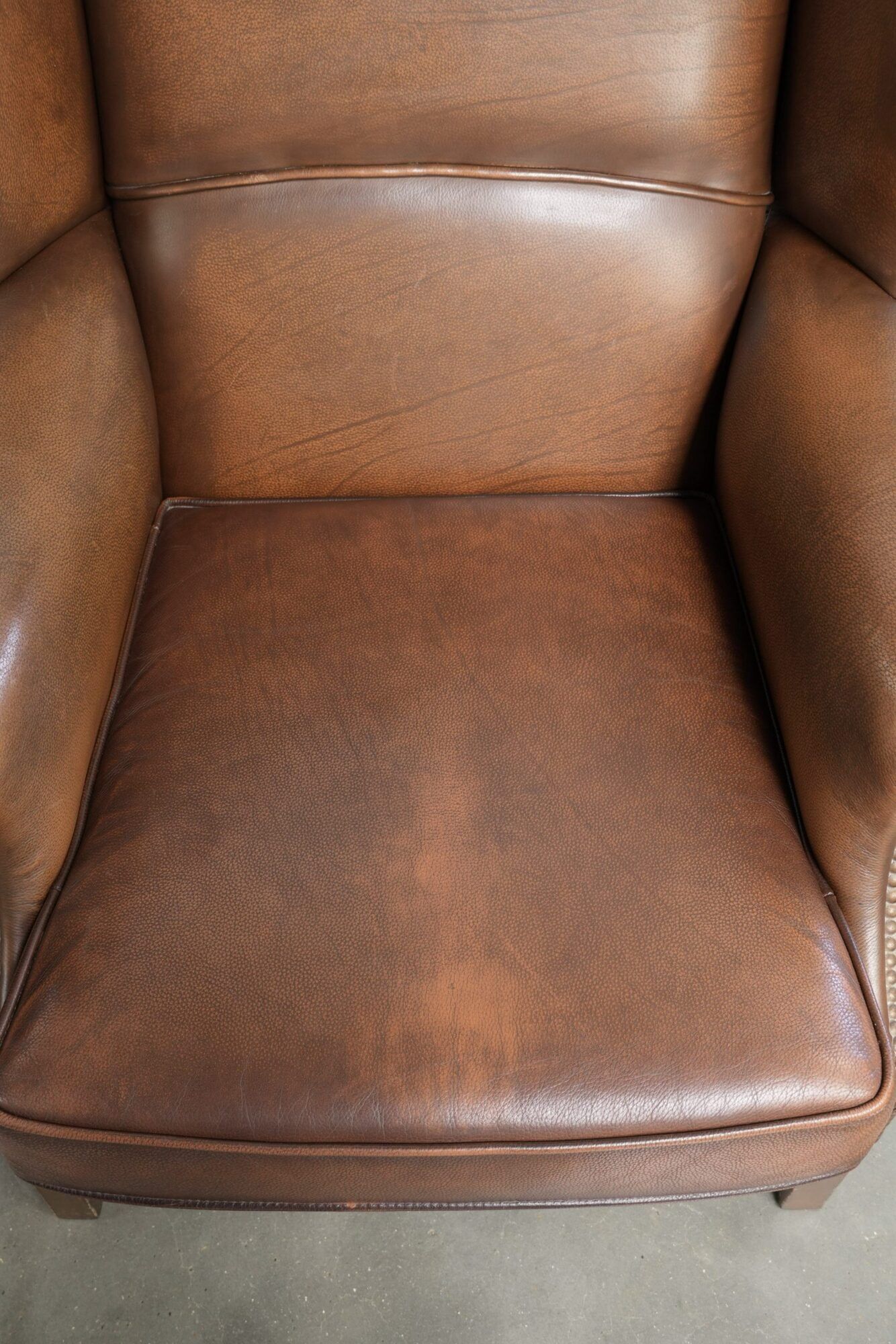 Set of 2 cow leather wingback armchairs in English style