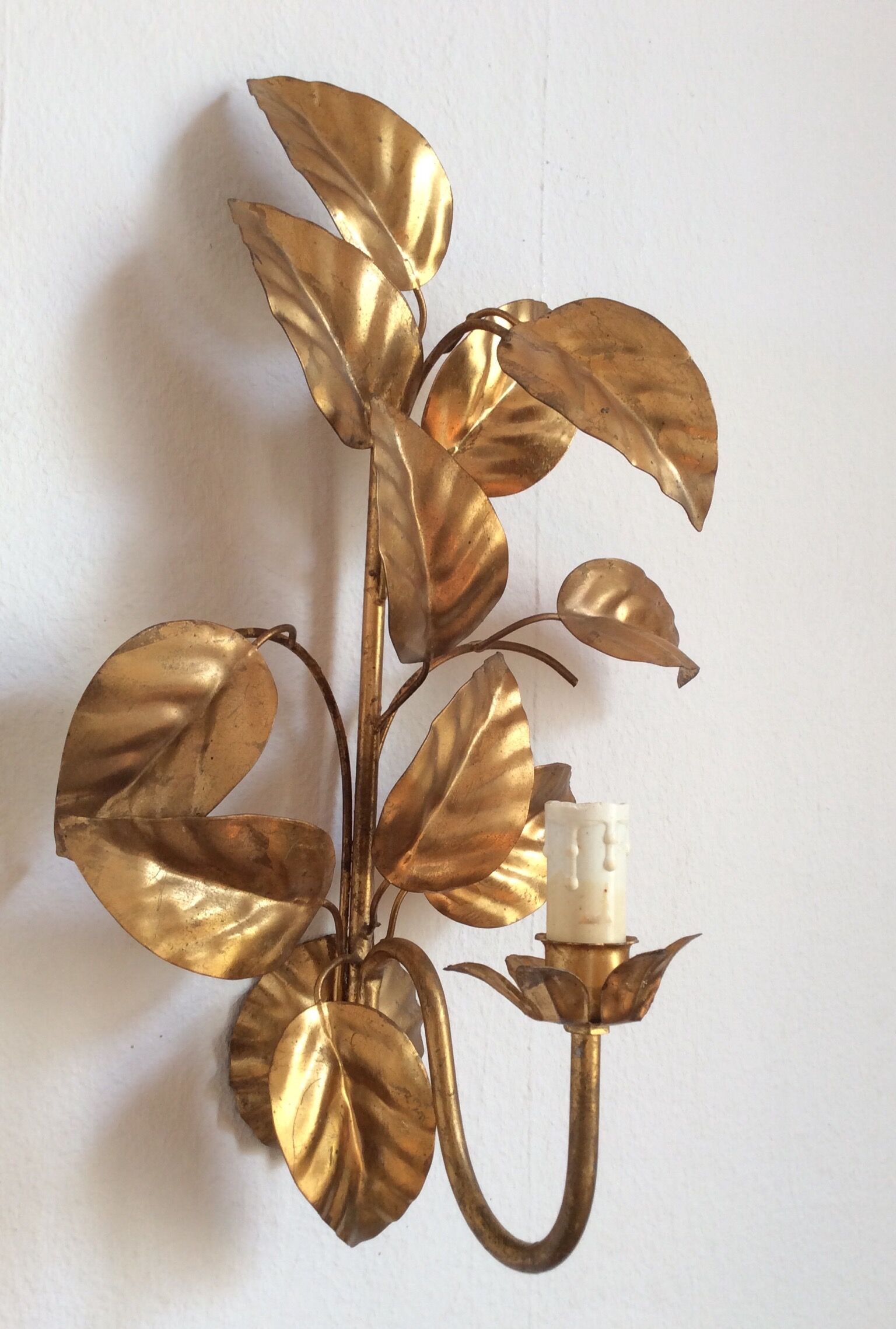 Apply gold metal sheets, Hans Kolg