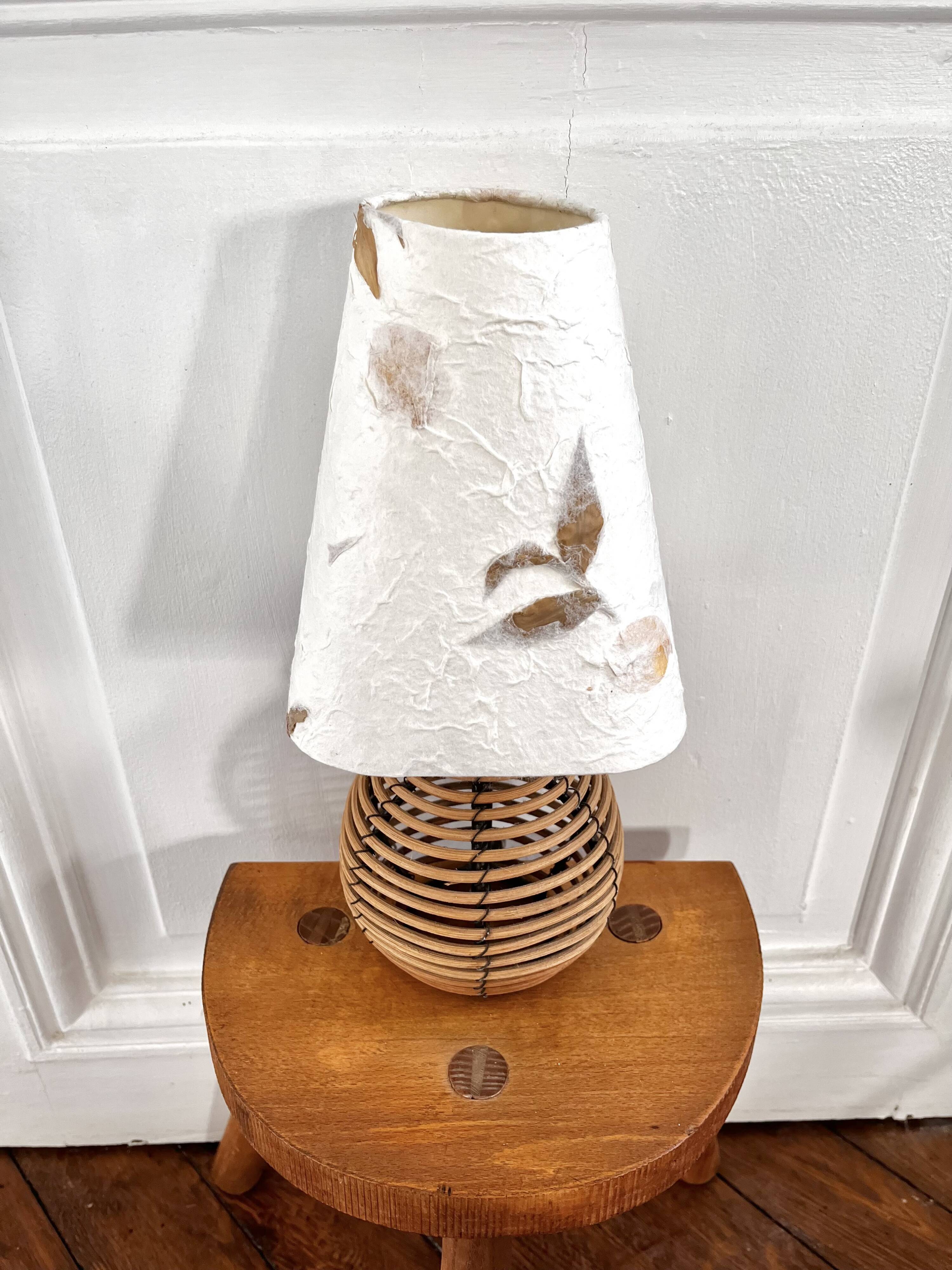Lampe boule rotin et herbier
