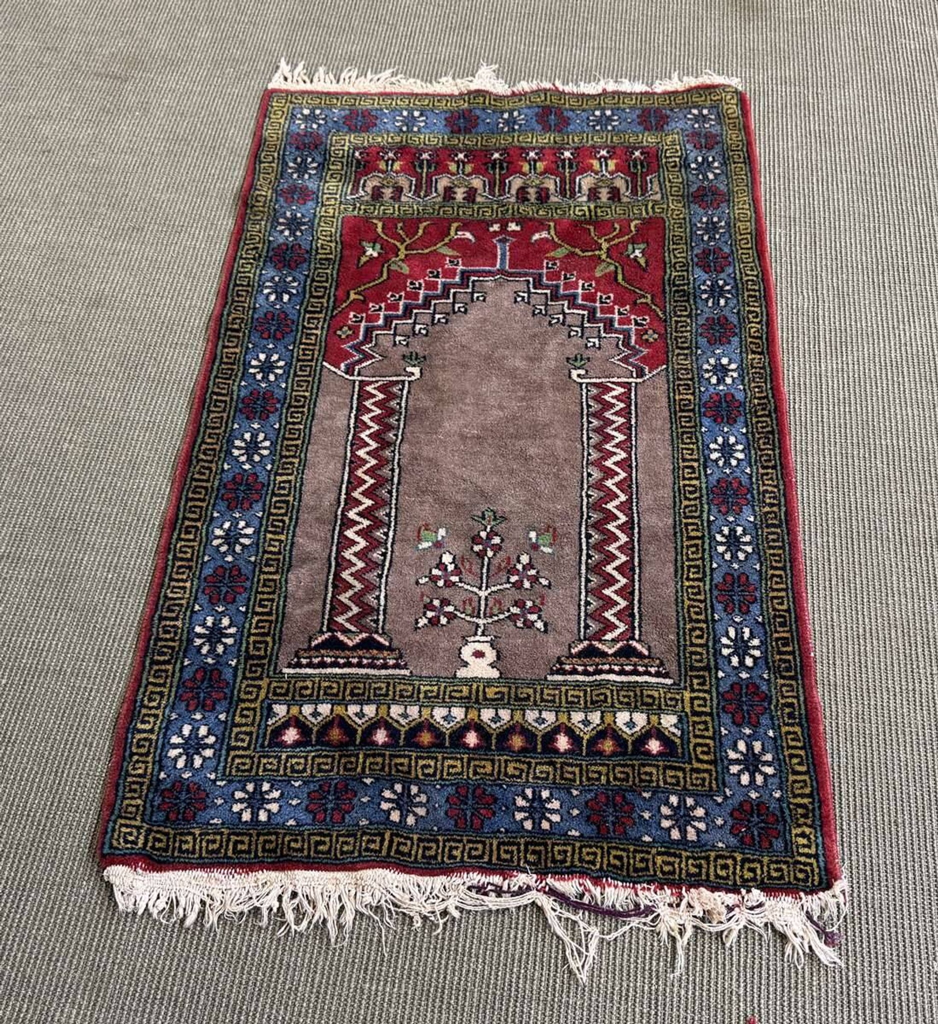 Handmade wool Iranian carpet - 1.26m x 0.75m