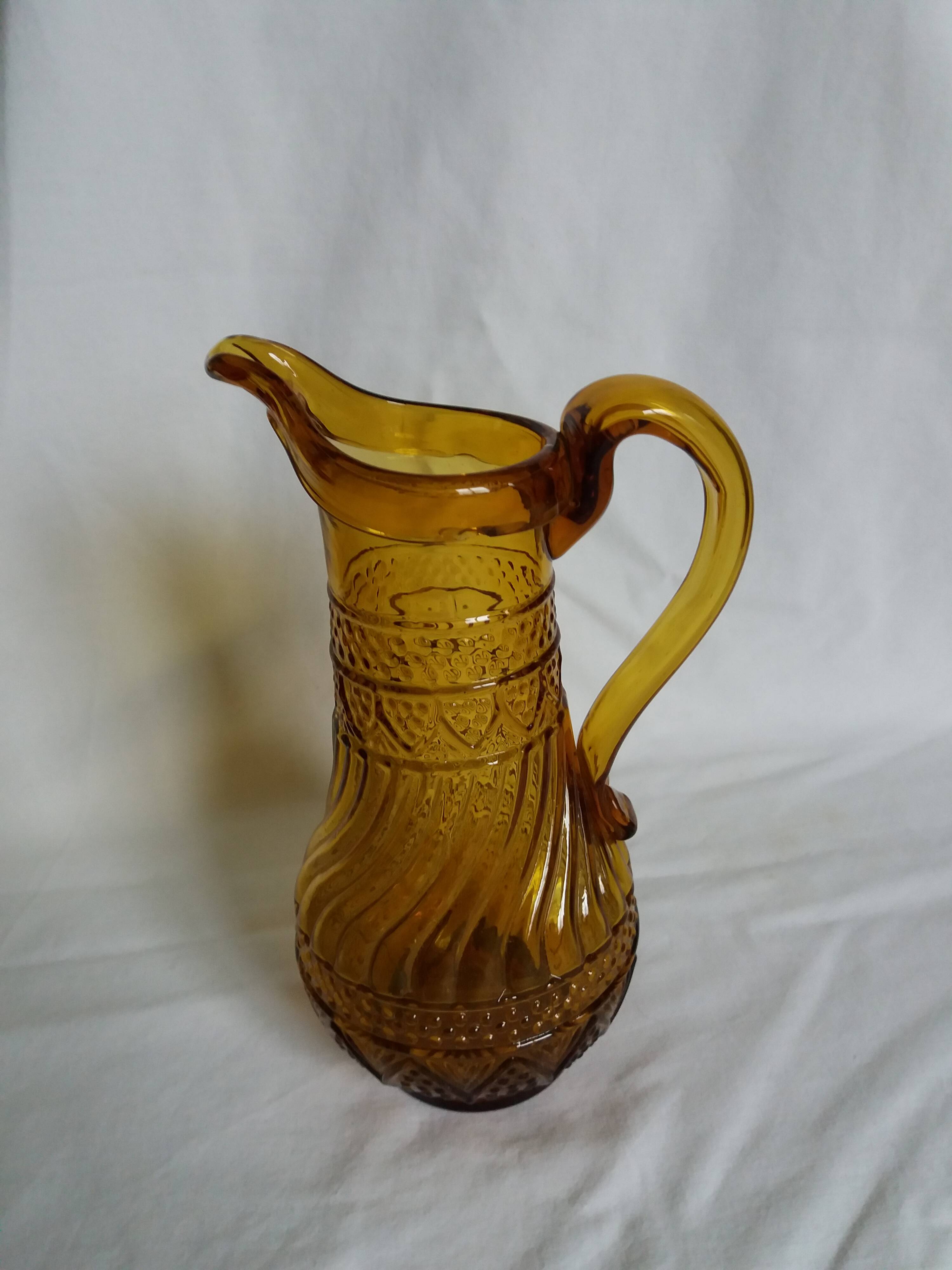 Pichet en verre ambré
