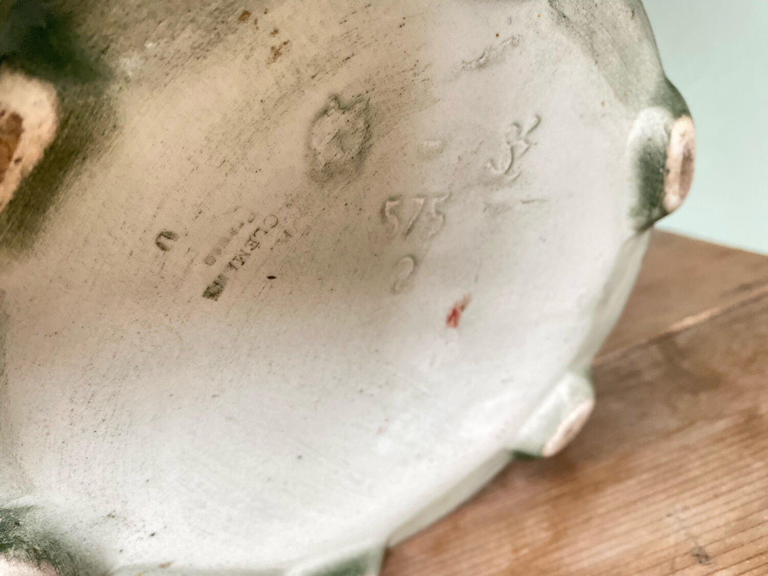 Cache pot en barbotine fleurie