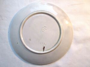 Assiette Schramberg En Barbotine art Déco art Nouveau: Fleurs De Lys Jaunes