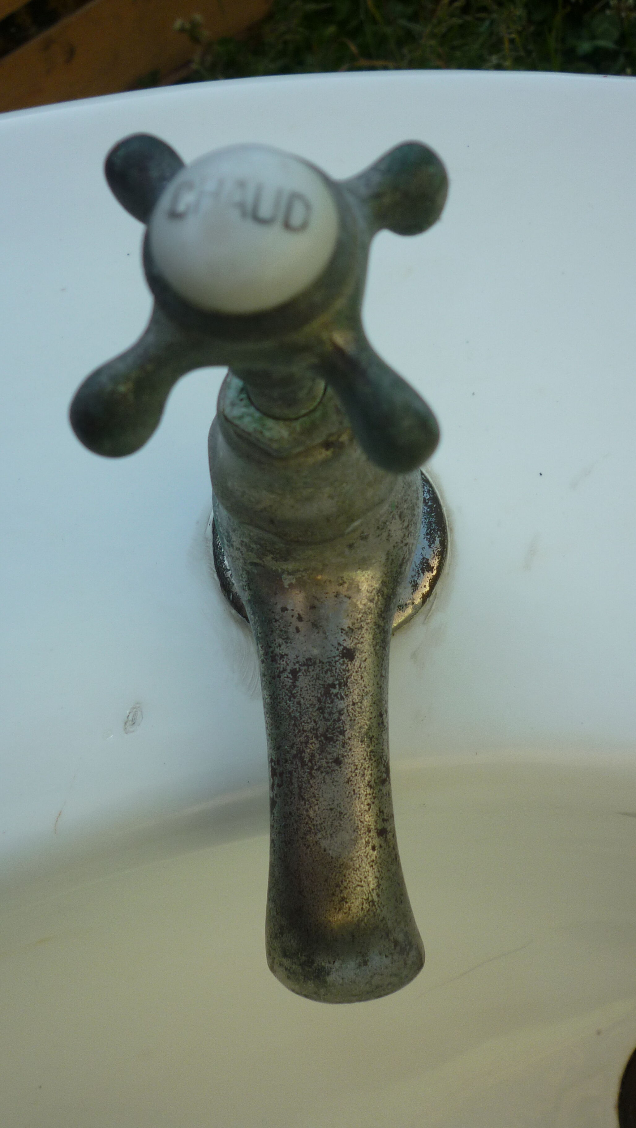Art Deco washbasin of the Parisian palace Le Lutécia