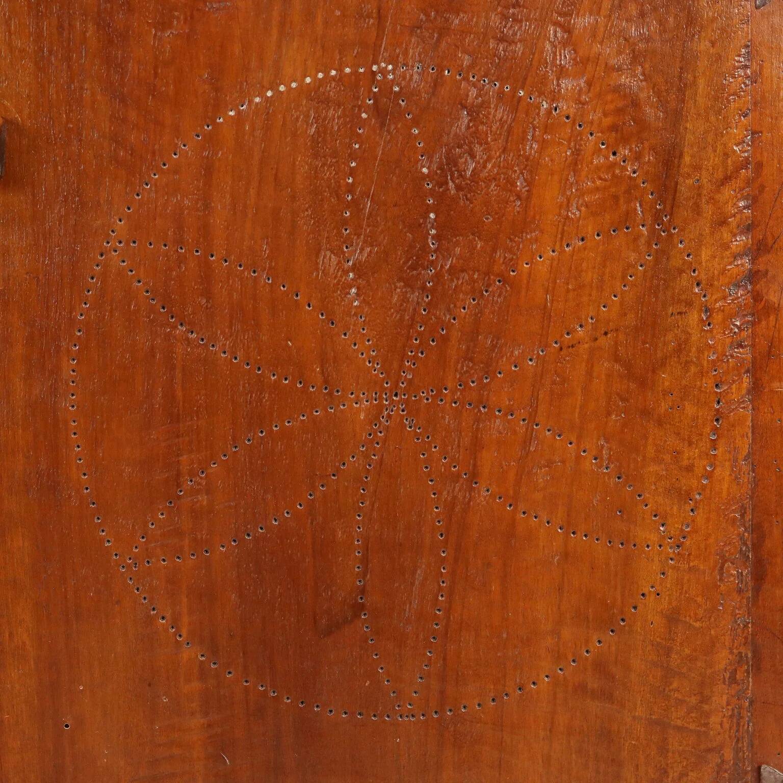 Walnut credenza with floral engraving - Italy 19th century