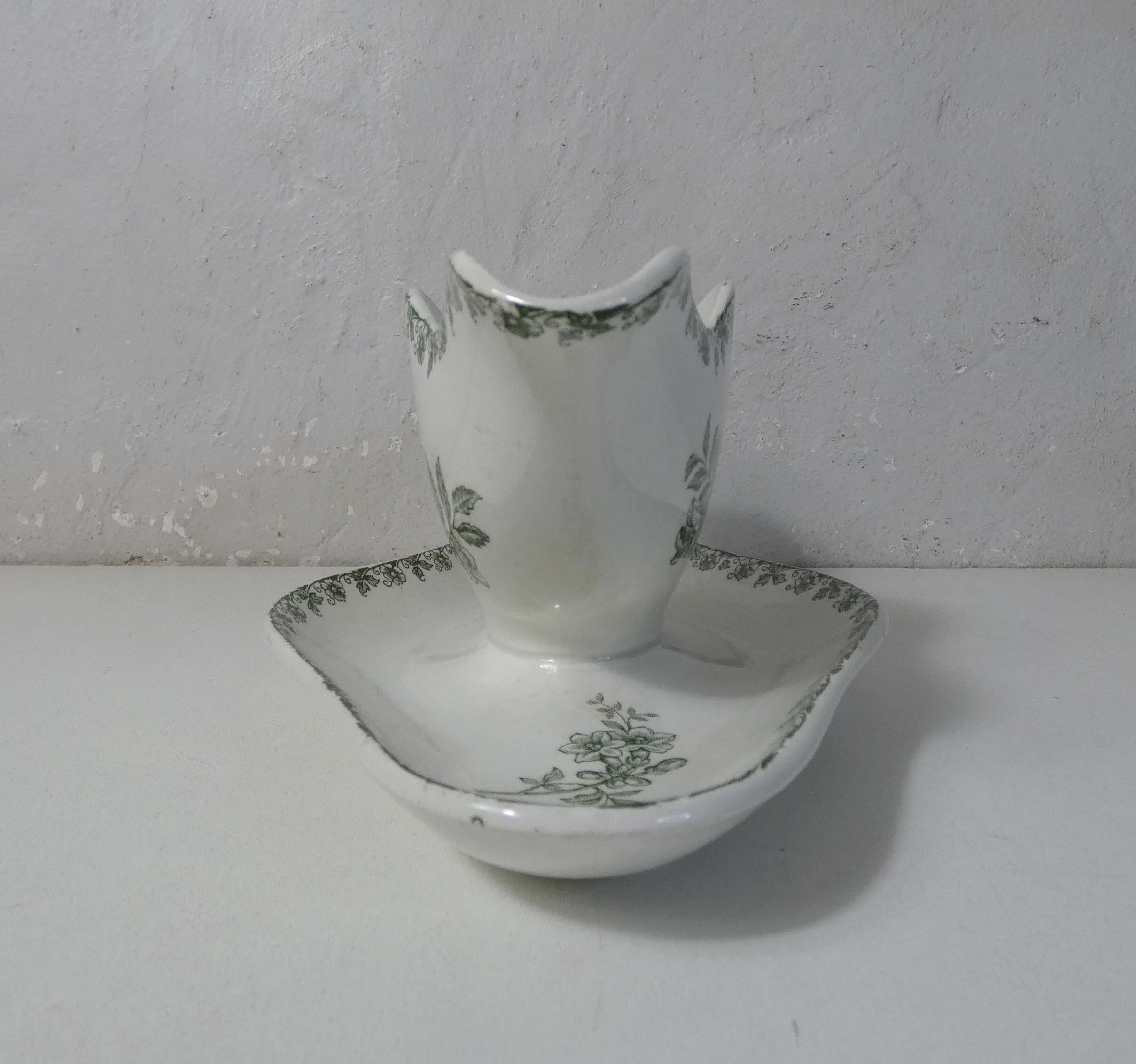 Butterfly saucière iron
