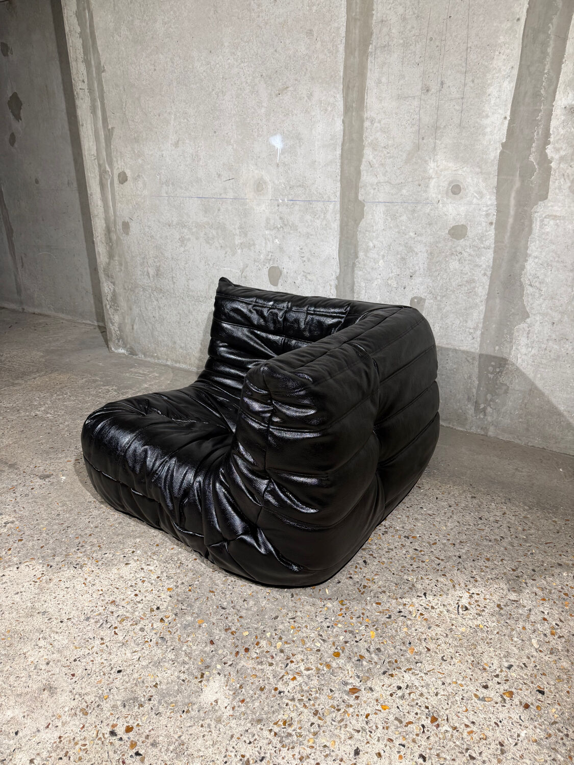 Togo angle faux leather Black - Ligne Roset