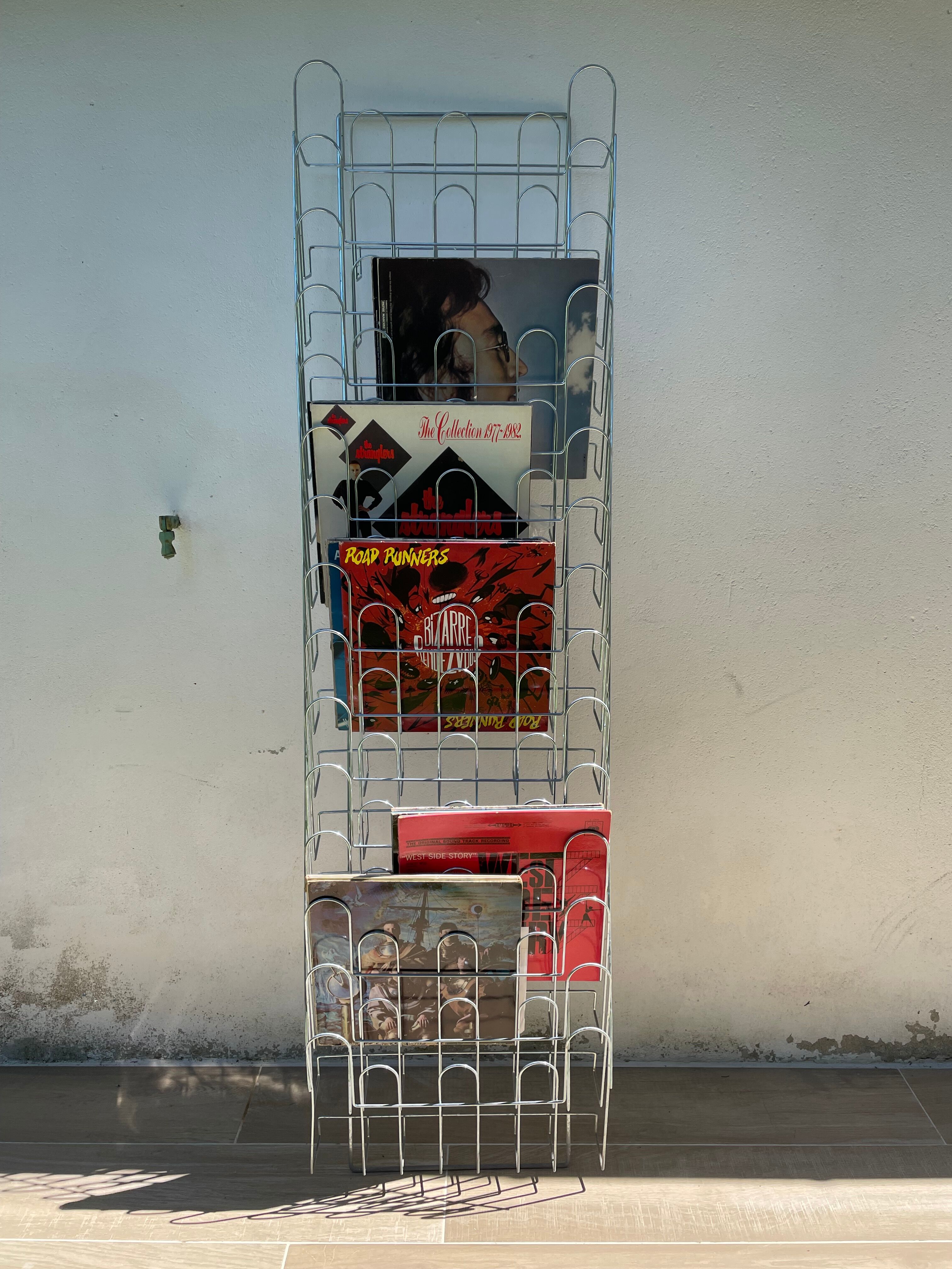 Range vinyl records holder