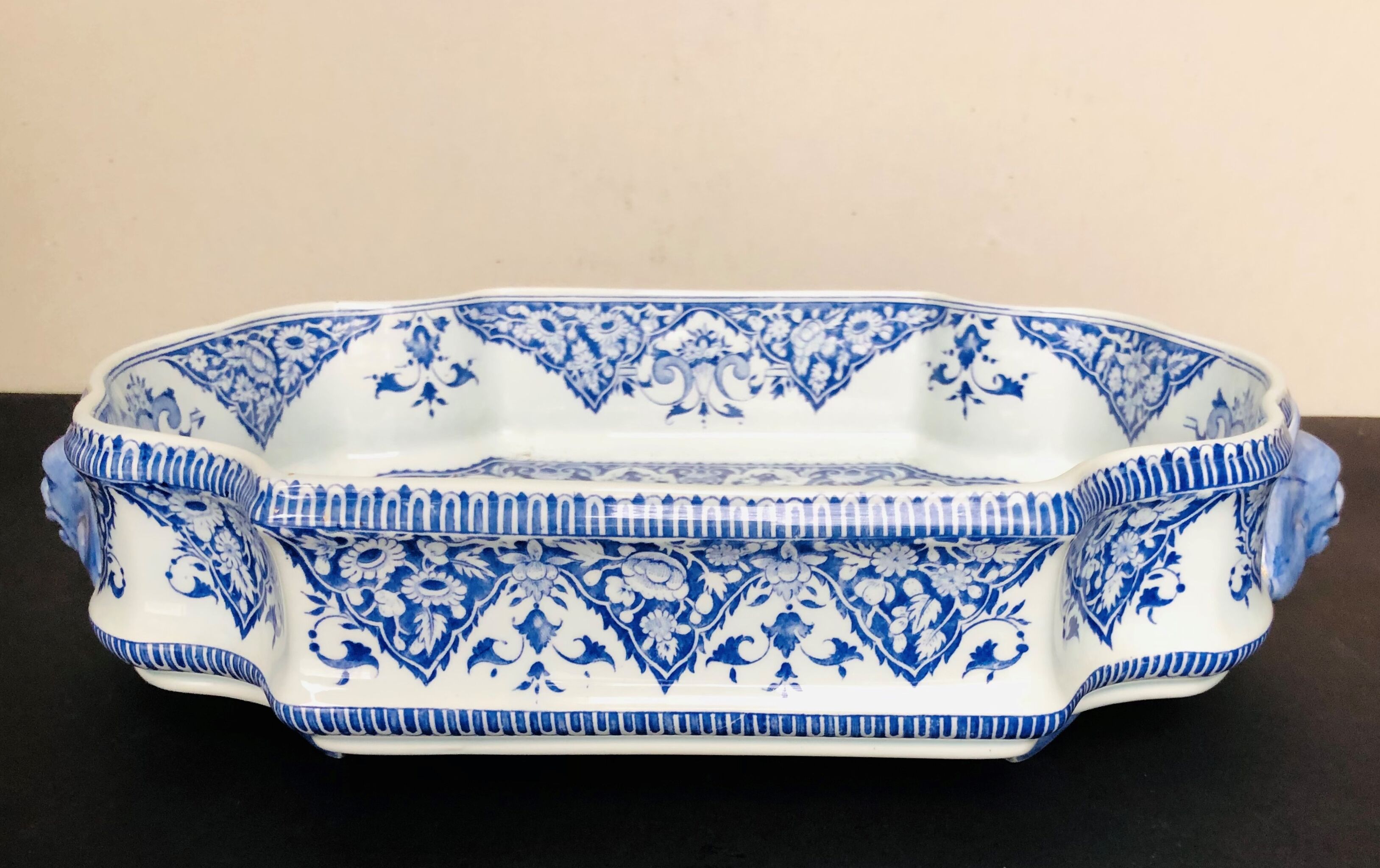 Centerpiece in gien earthenware