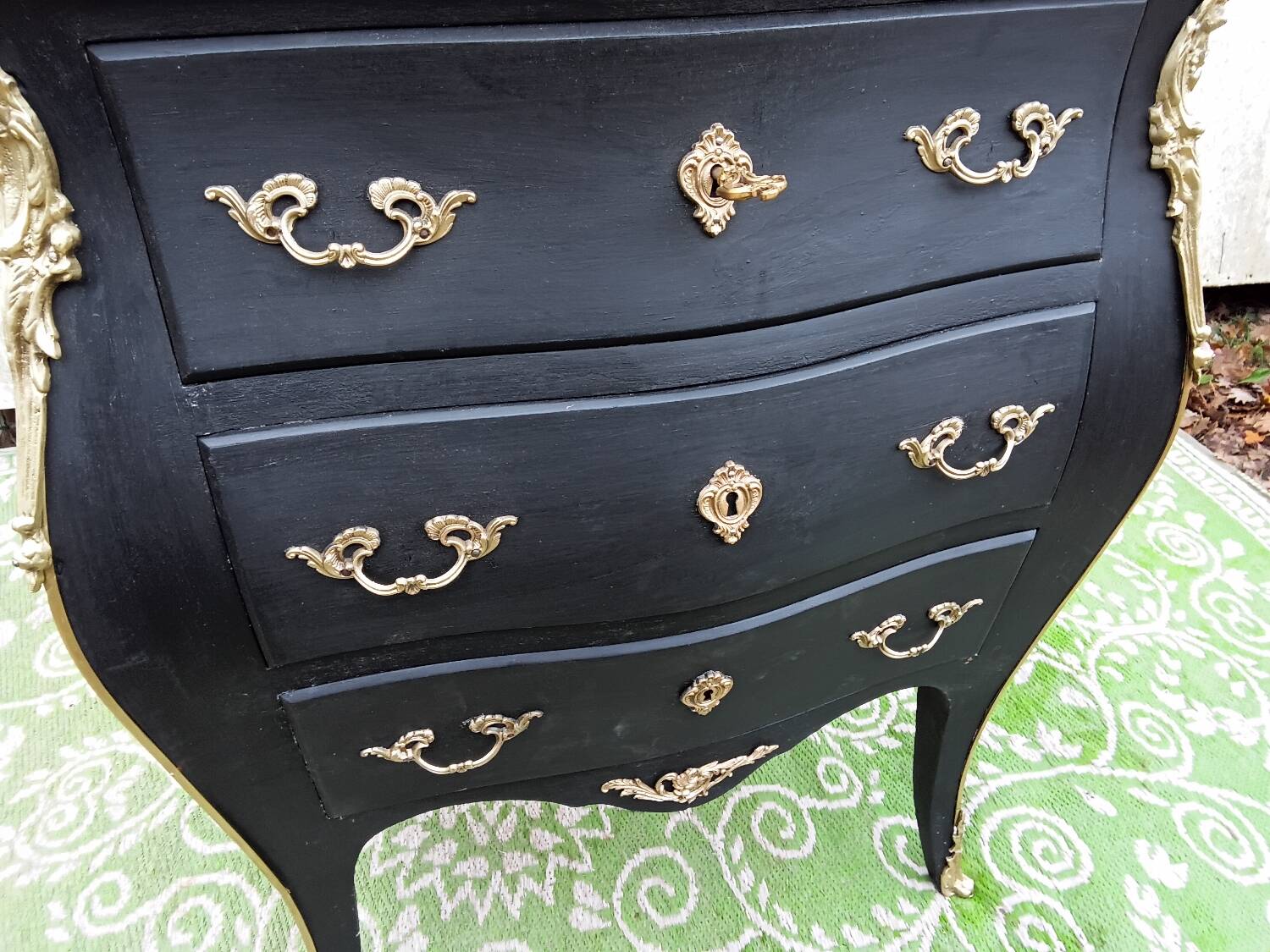 Small black chest of drawers