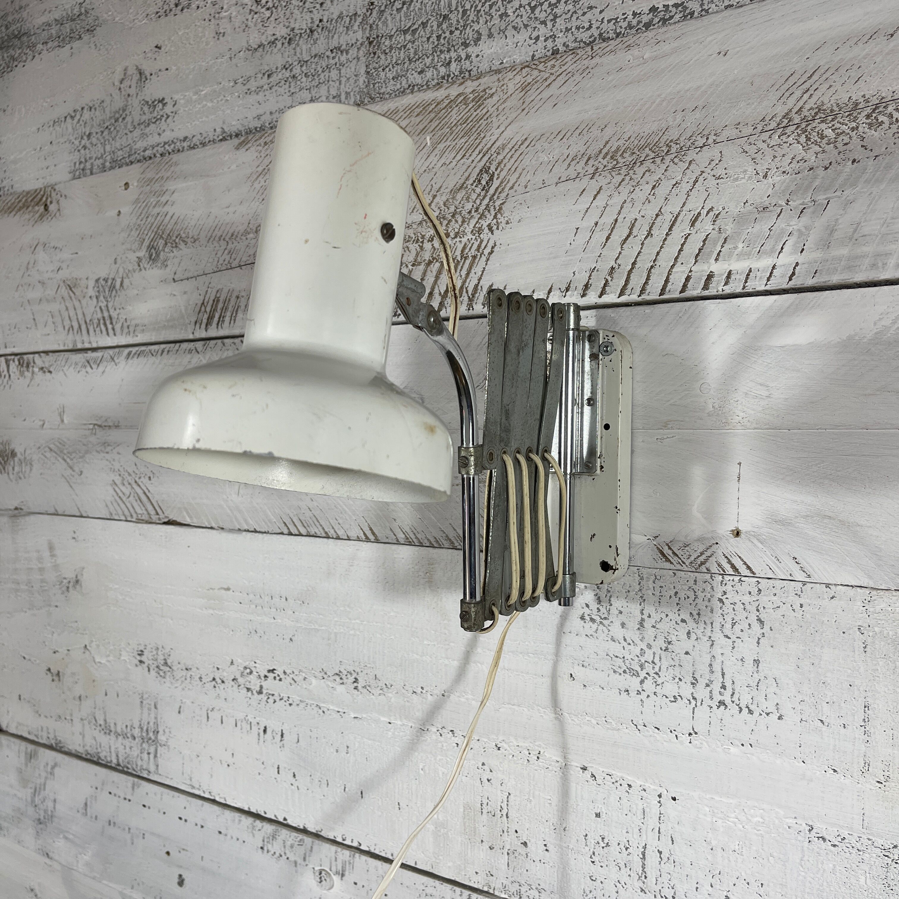 Workshop accordion lamp