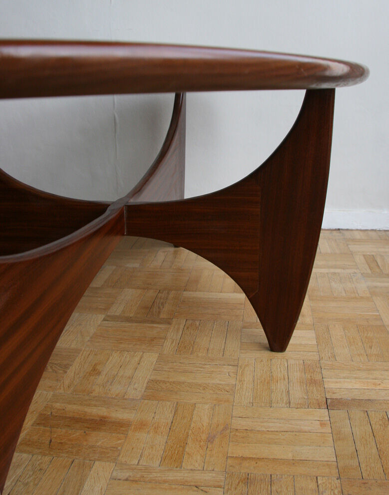 Table basse ovale Astro par Victor Wilkins  1960
