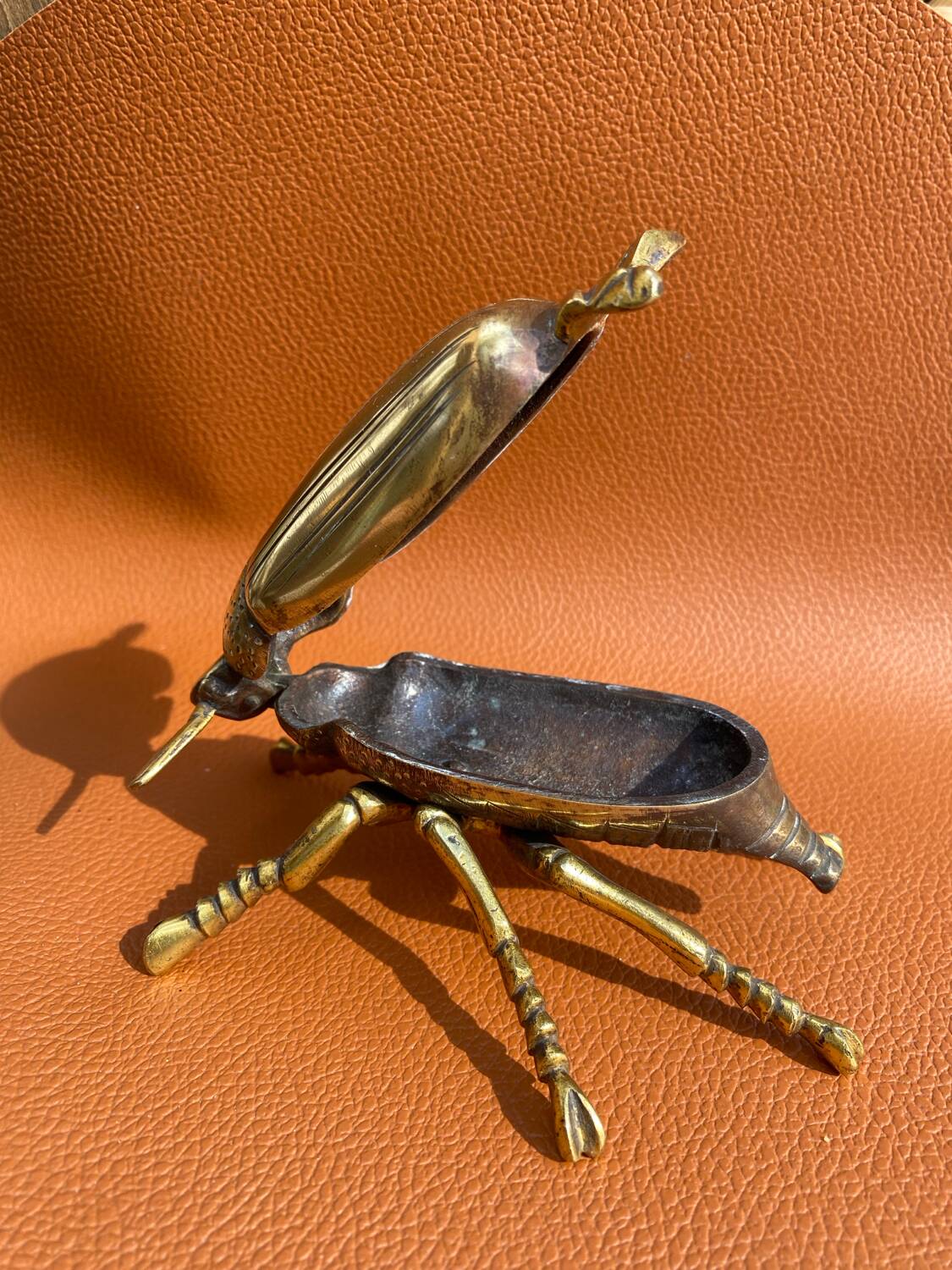 Zoomorphic scarab ashtray