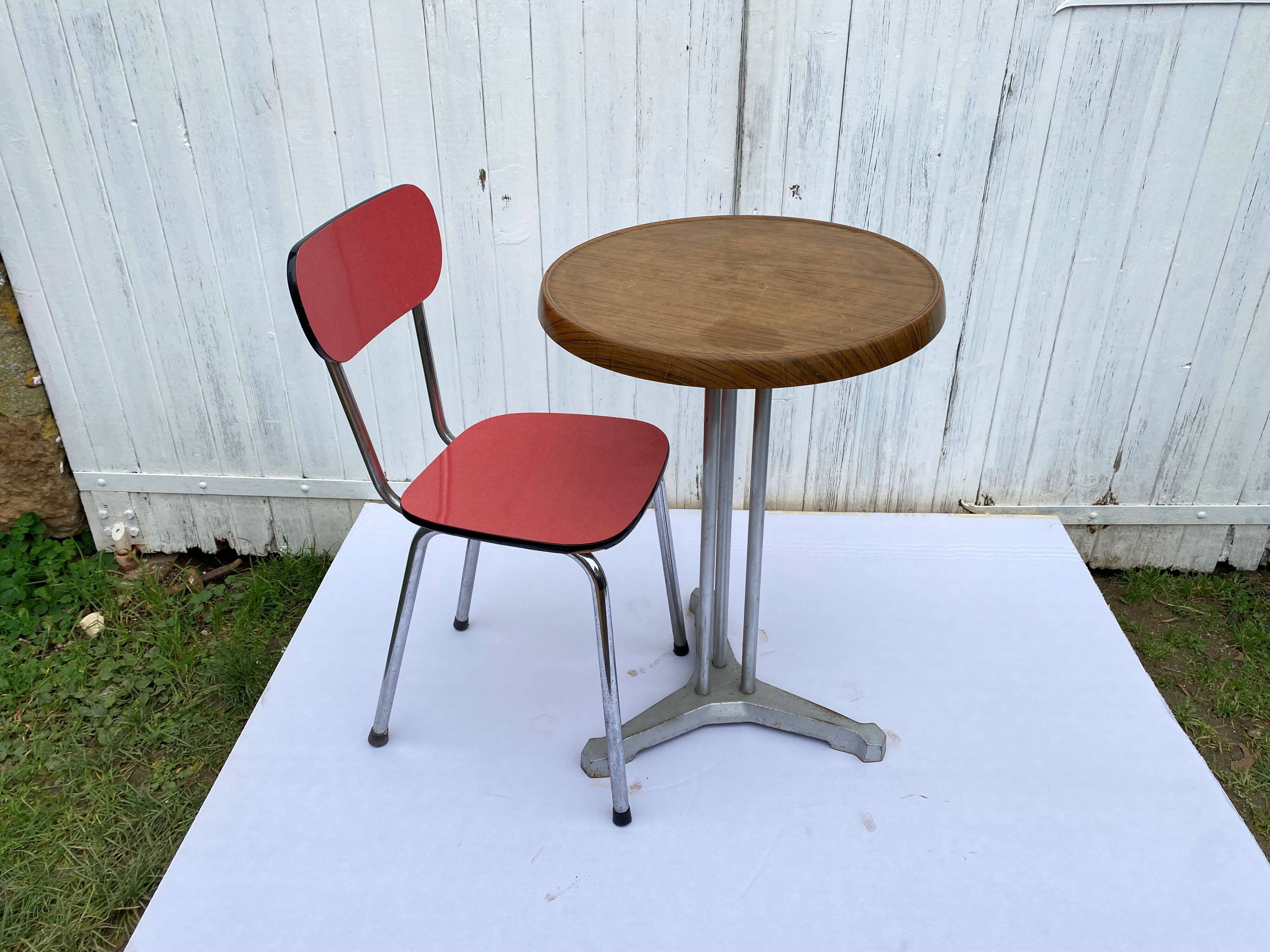 Brown table n1 round bistro bar cafe terrace cast iron foot 1950