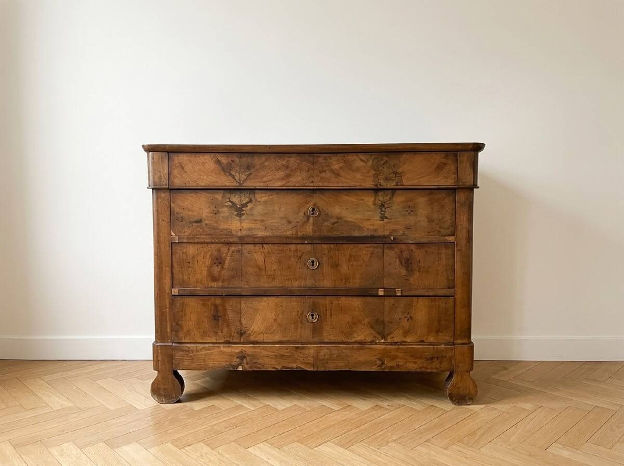 Antique wooden chest of drawers