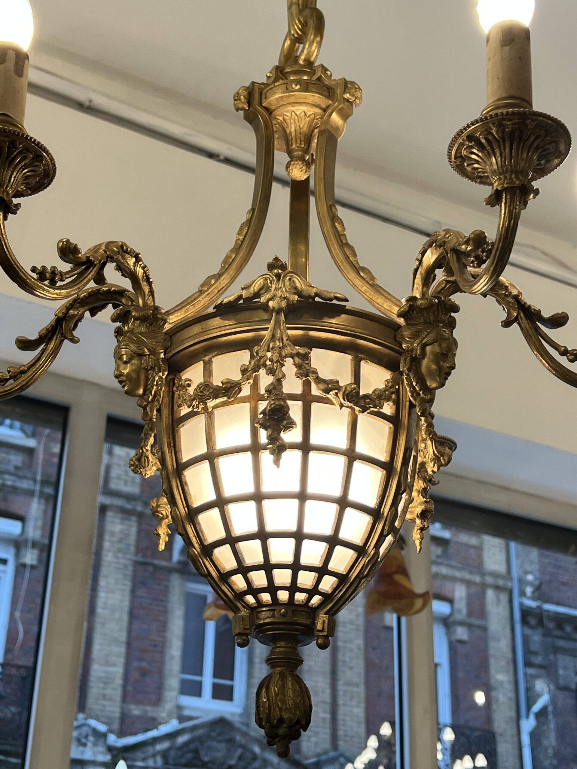 Beautiful 19th century Louis XVI style chandelier in gilded bronze