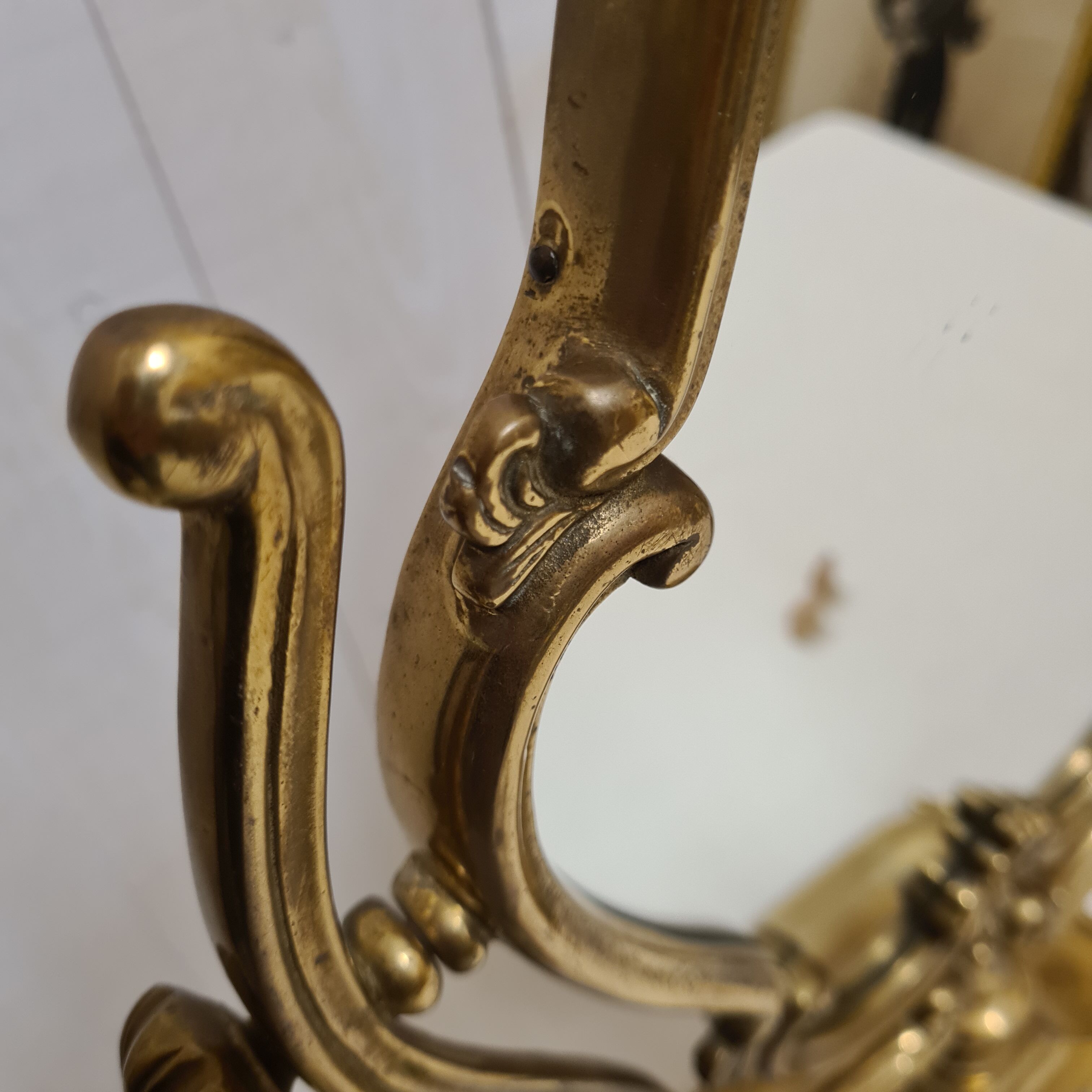 Golden mirror on swivel stand 36x50cm