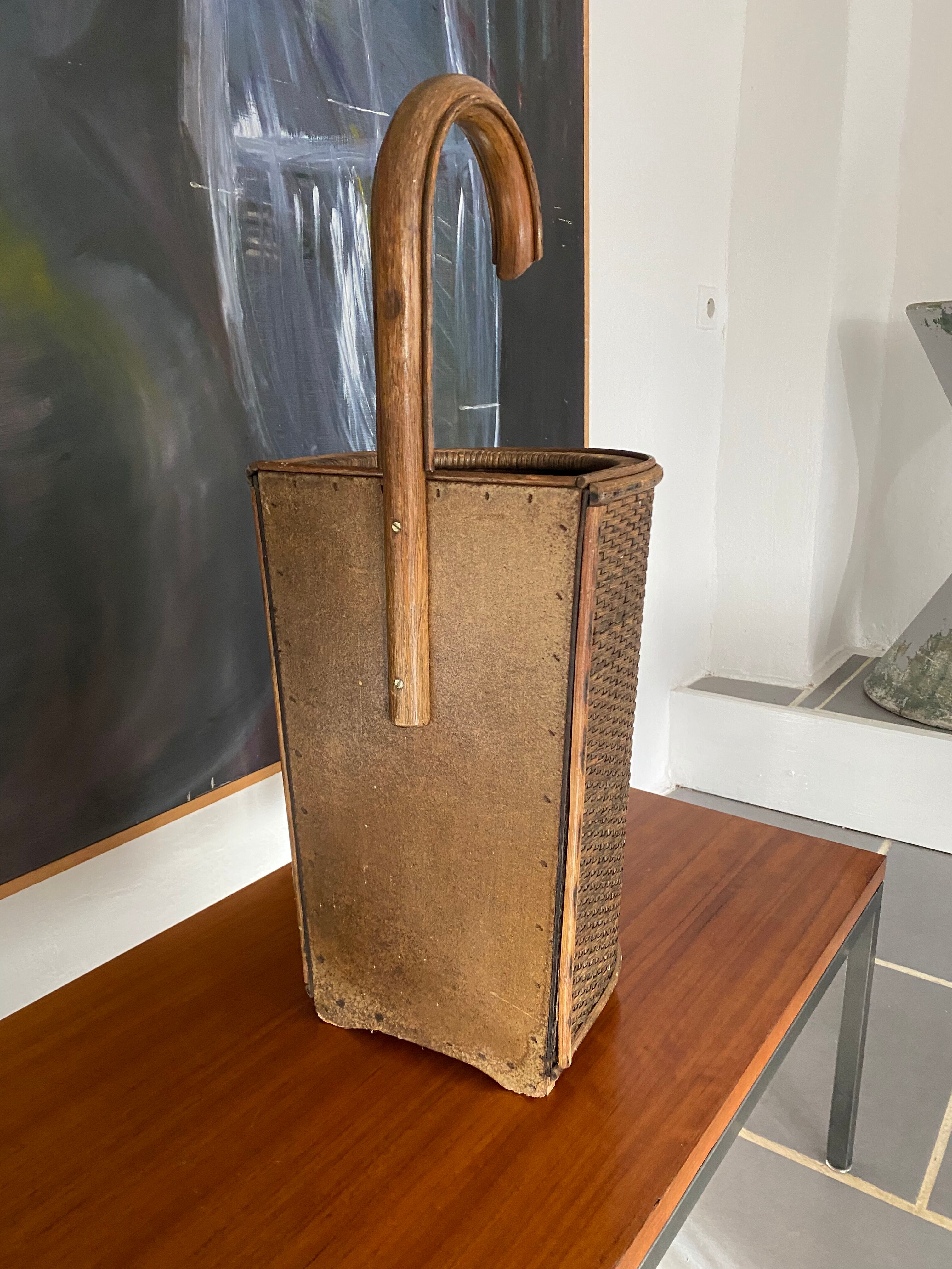 Vintage rattan umbrella door