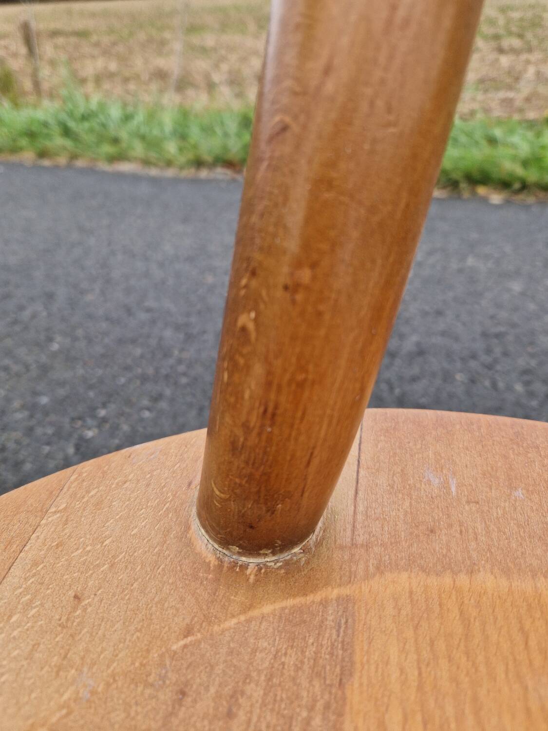 Set of 4 solid organic chairs