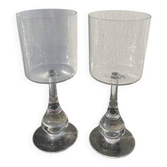 Paire de verres à pied en cristal de Baccarat.
