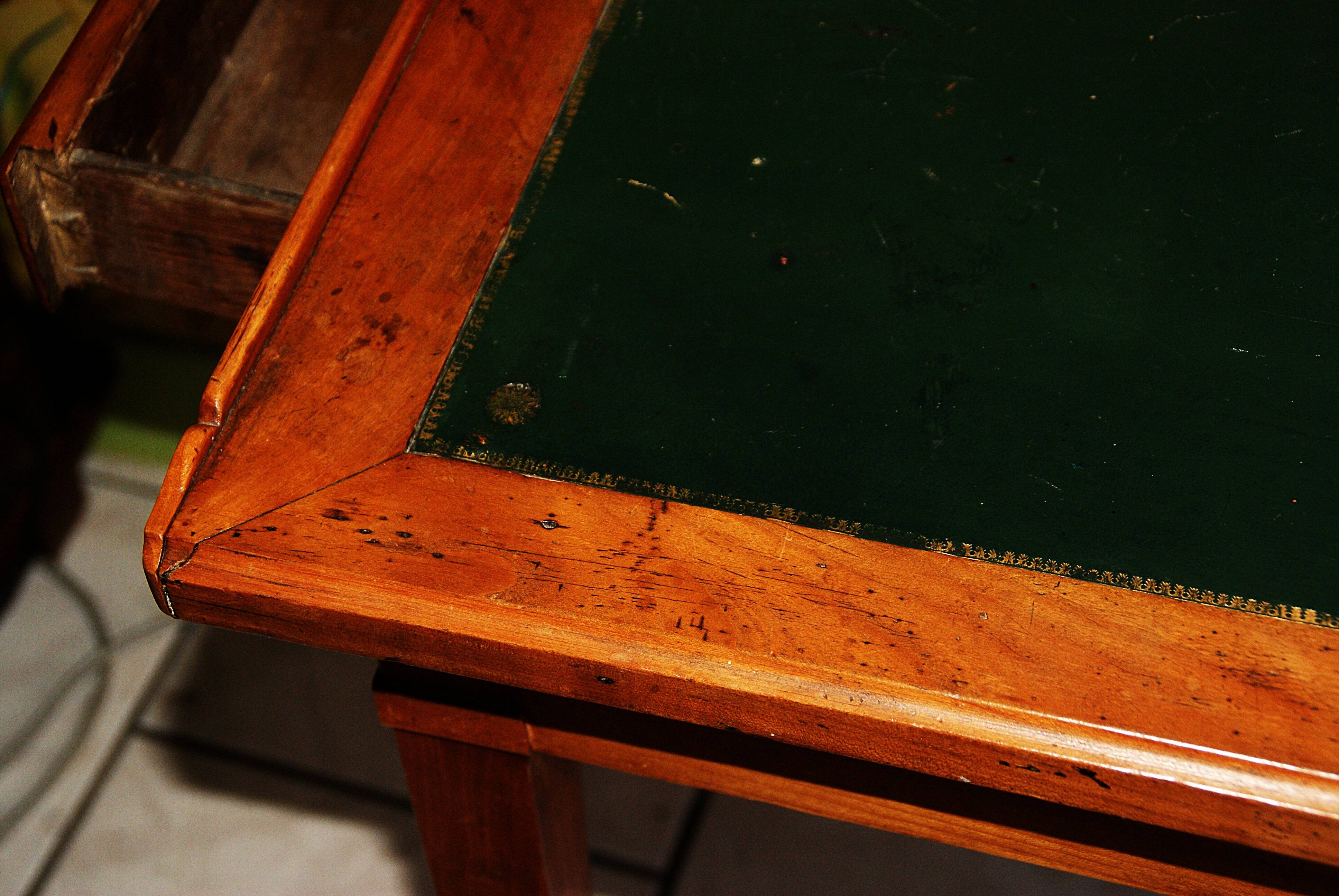 Small writing table Louis XVI
