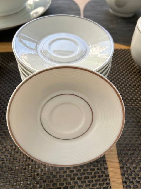 Bernardaud Limoges table service platinum model, 45 pieces